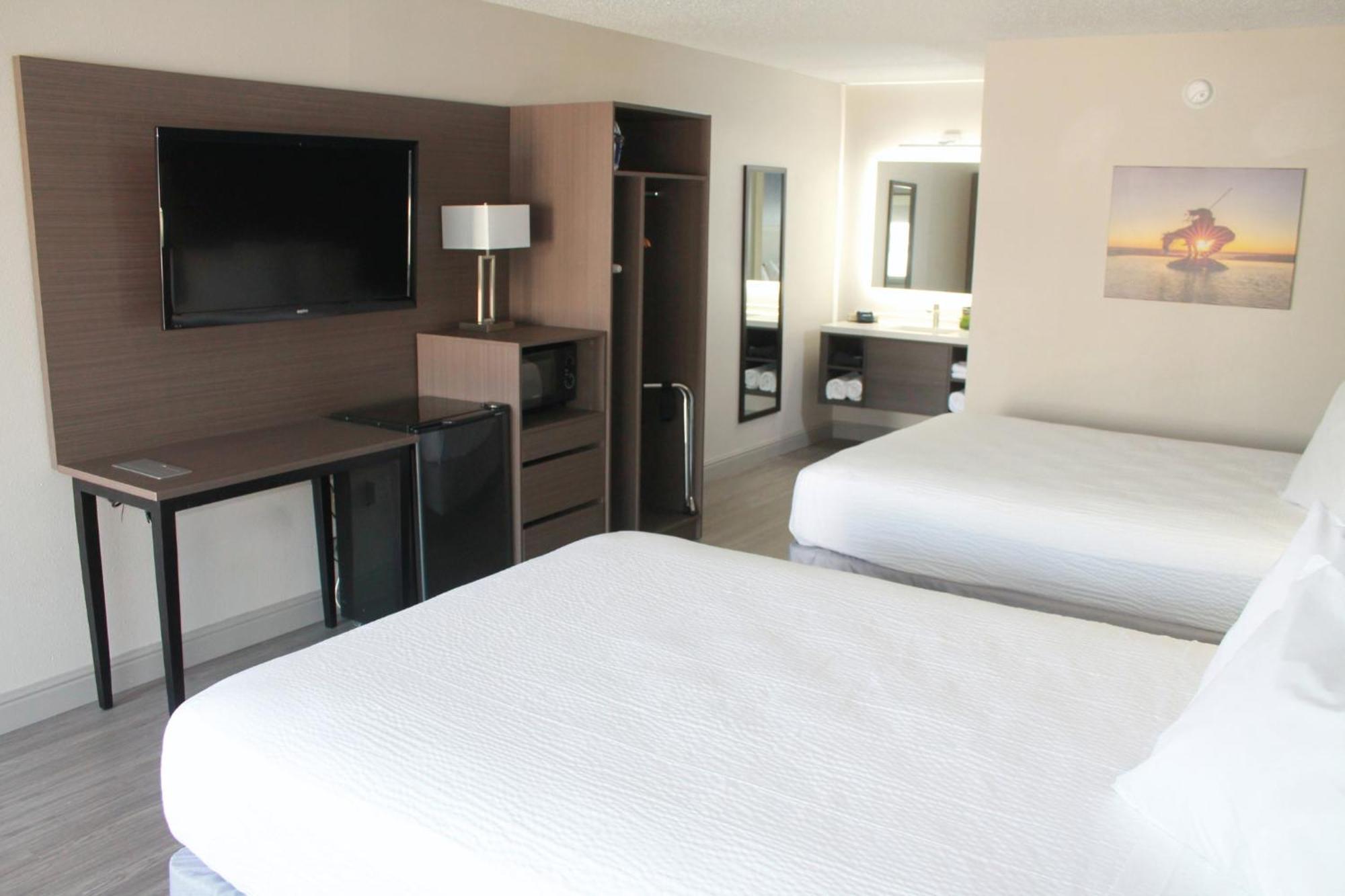 Queen Room Two Queen Beds 2nd Floor Non-Smoking