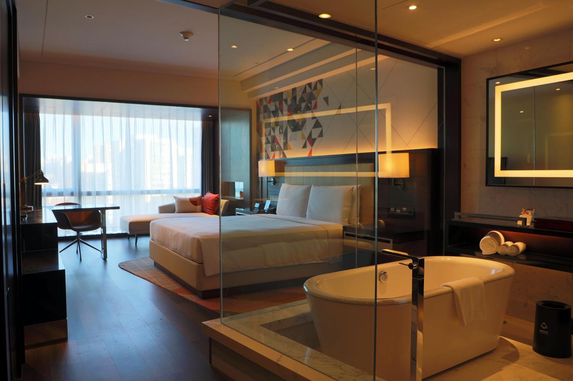 Guest room 1 King include Food & Beverage