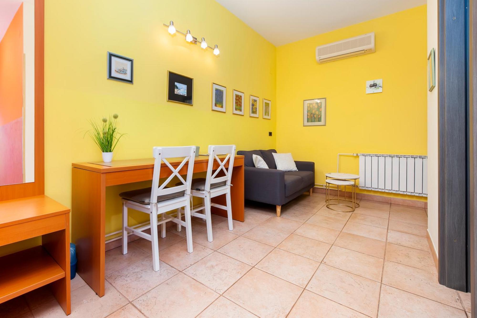 One-Bedroom Apartment