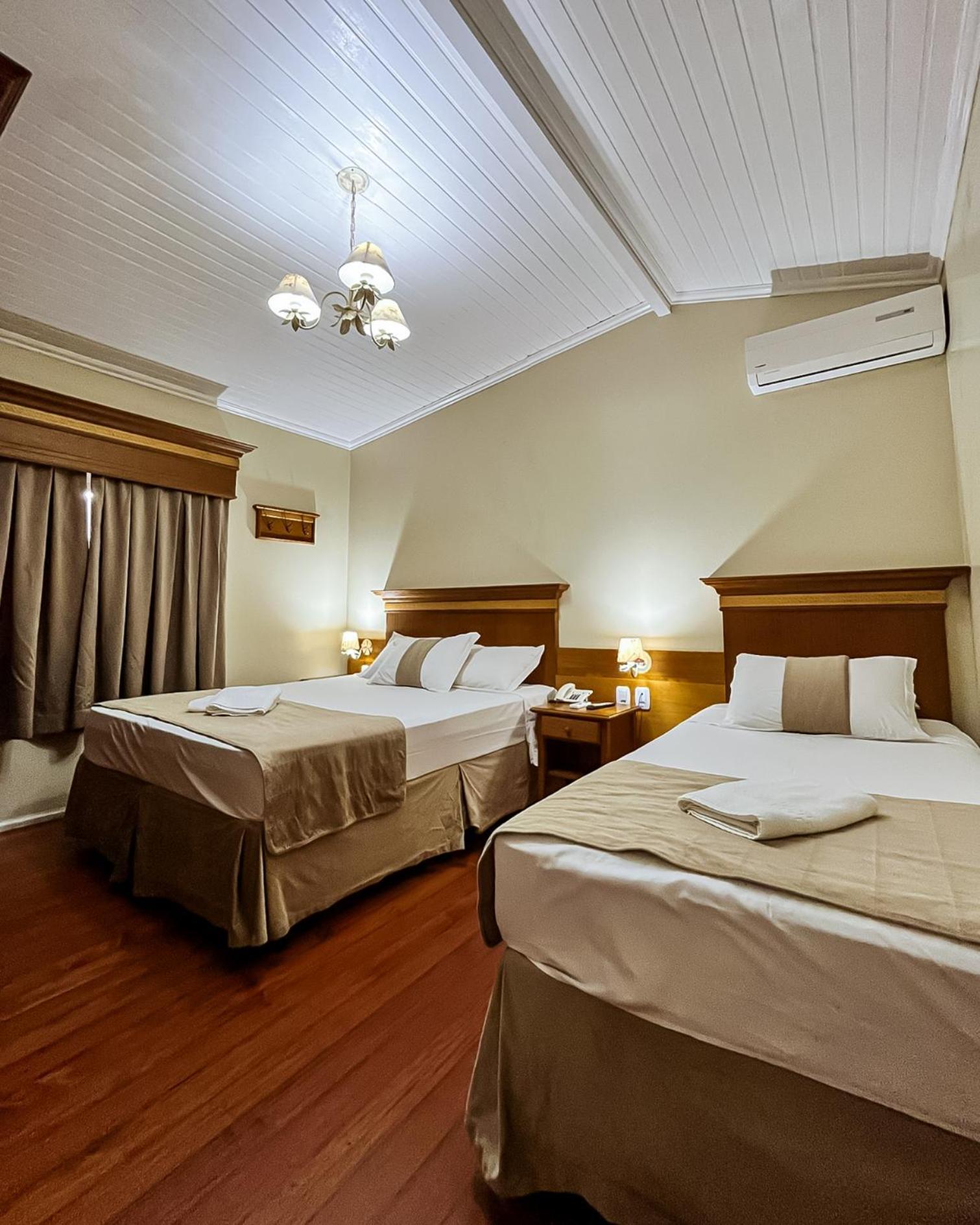 Quintuple Room