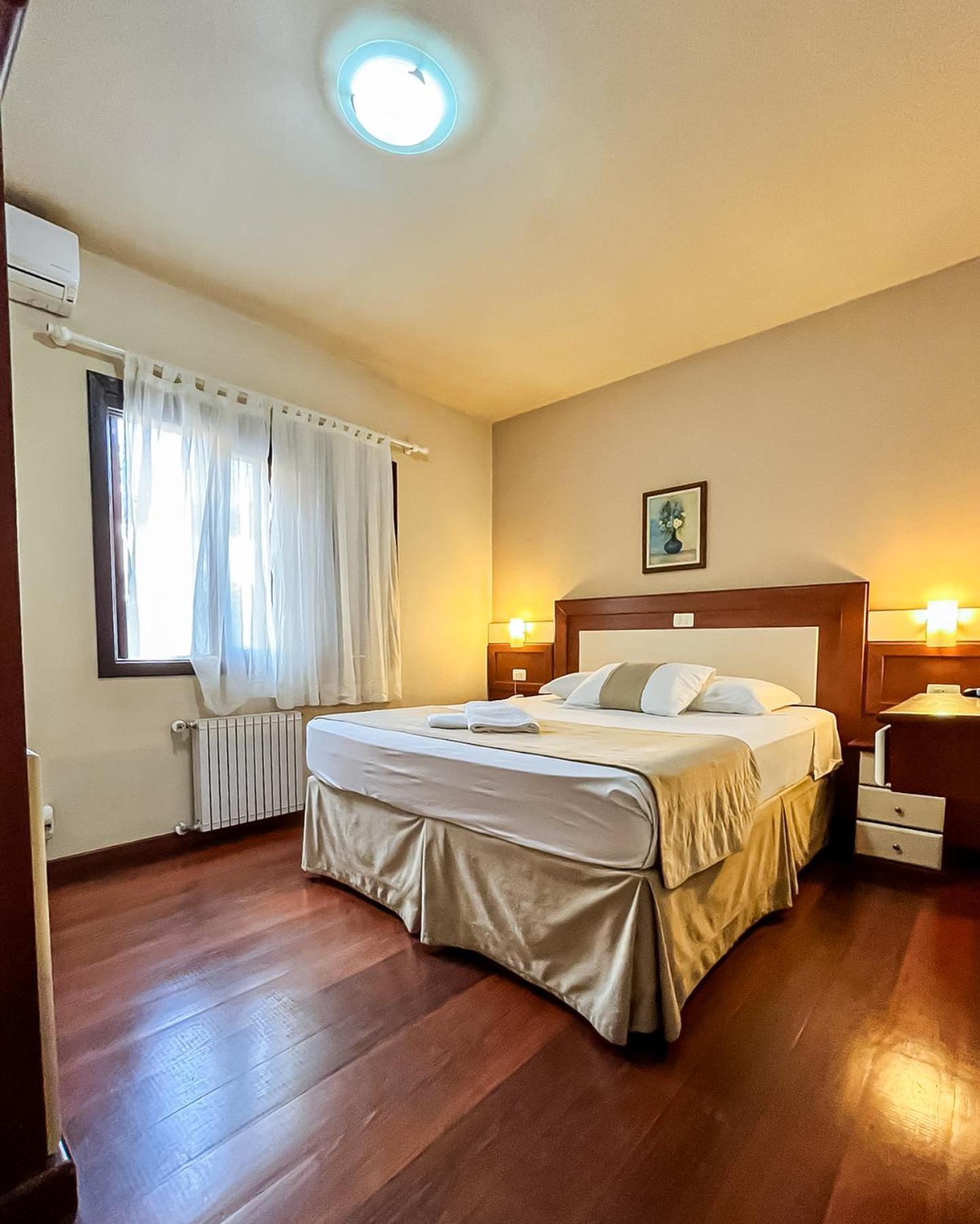 Quintuple Room