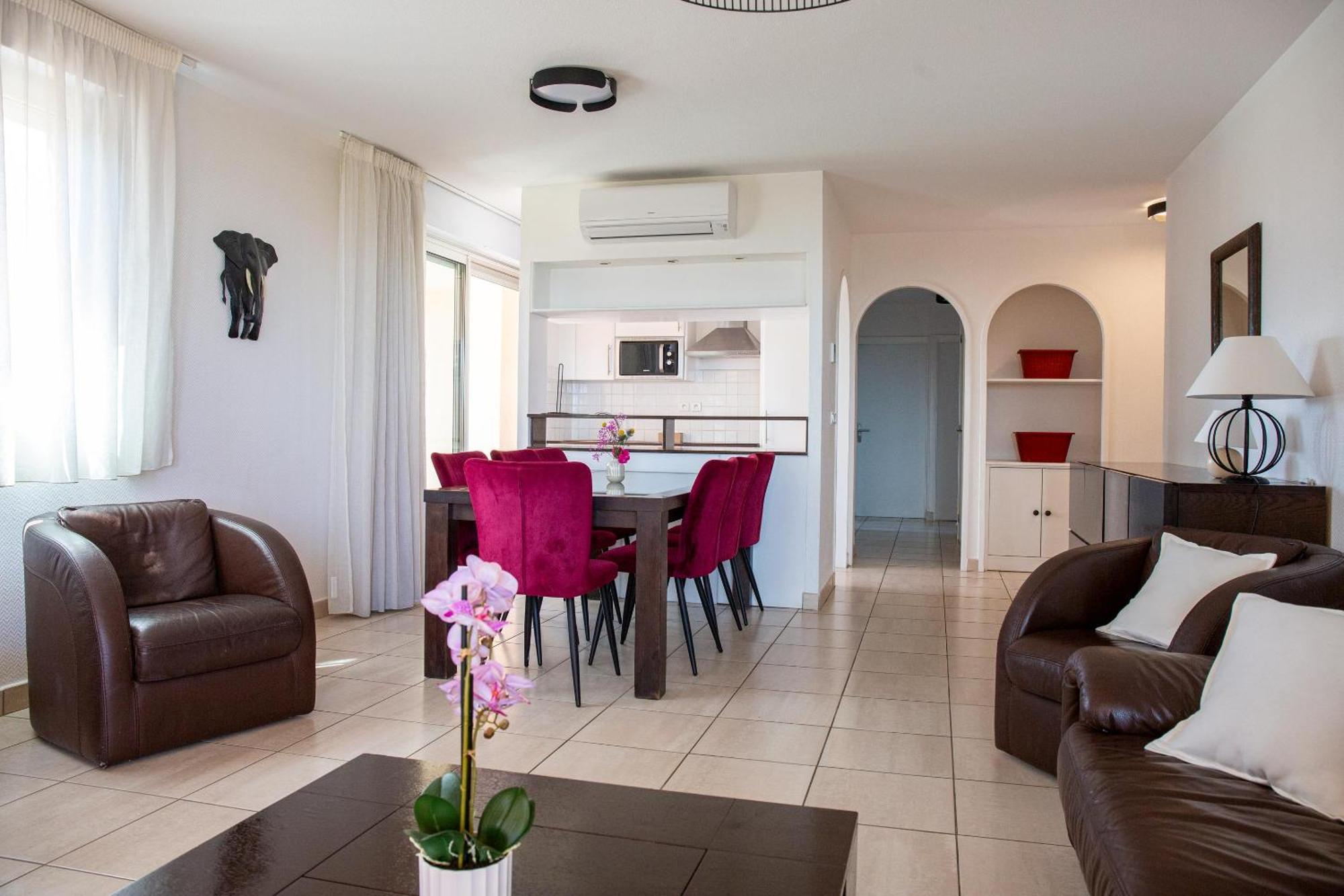 Three-Bedroom Apartment Sea View
