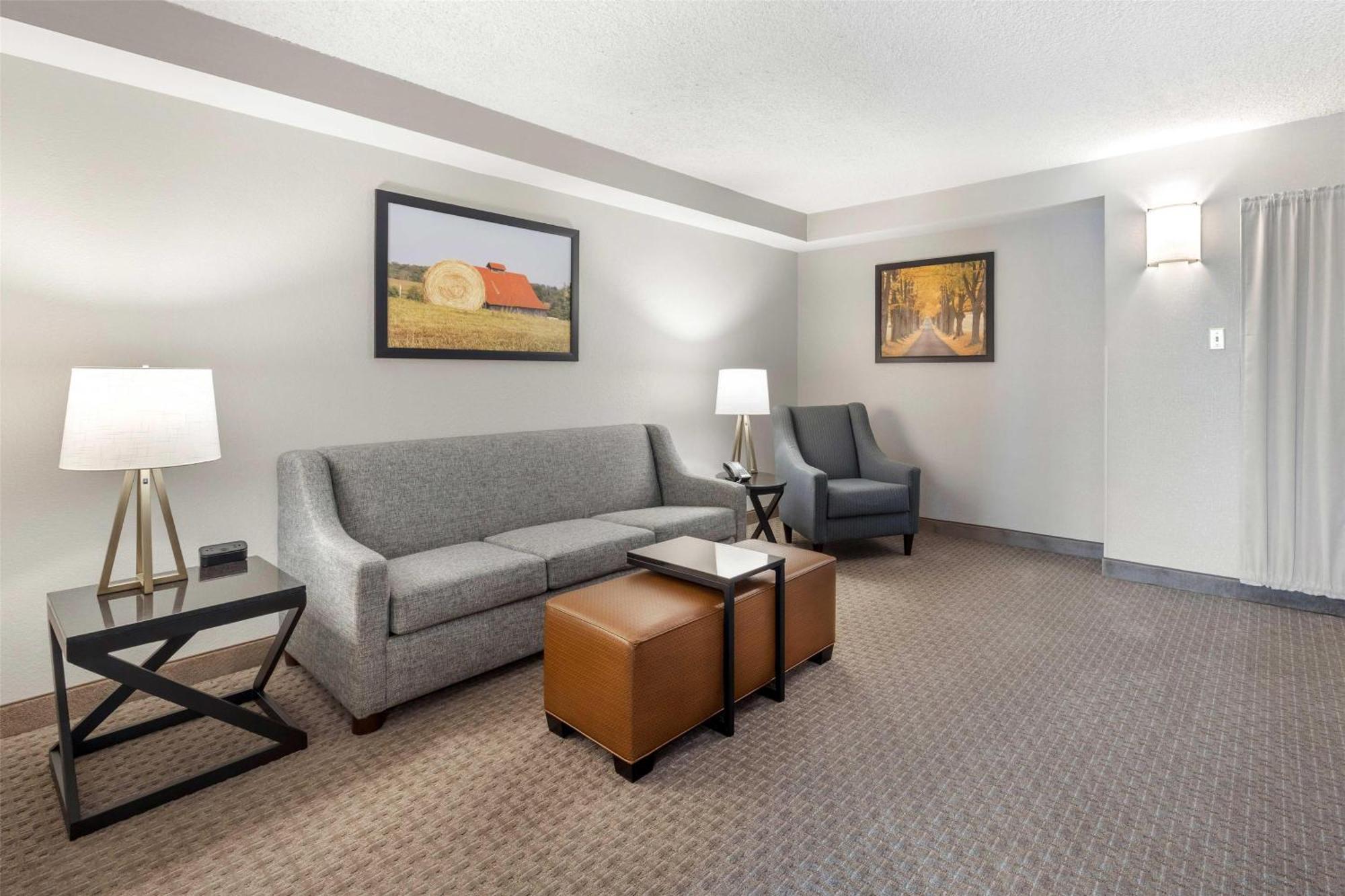 Queen Suite Sofa Bed Accessible Tub
