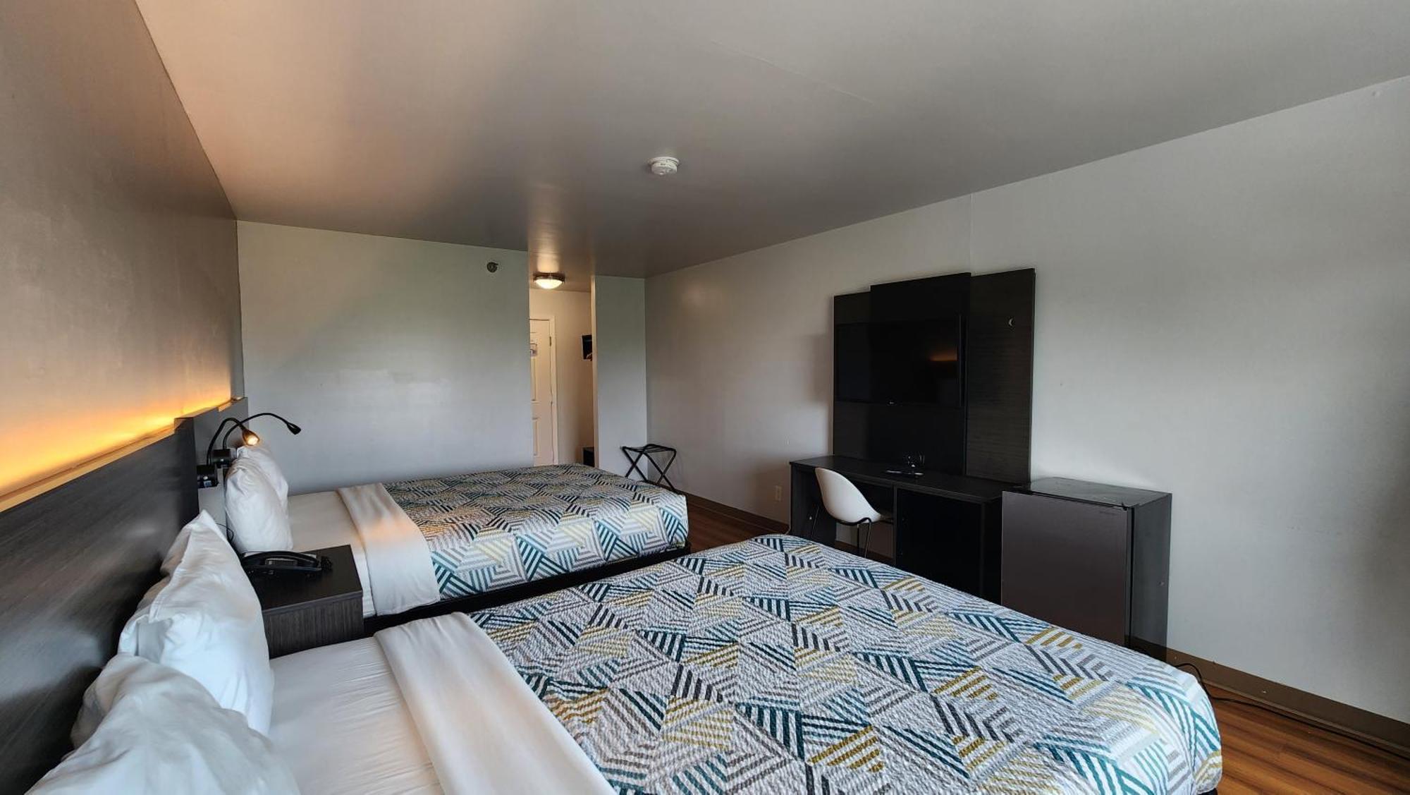 Queen Room Two Queen Beds Disability Access Non-Smoking