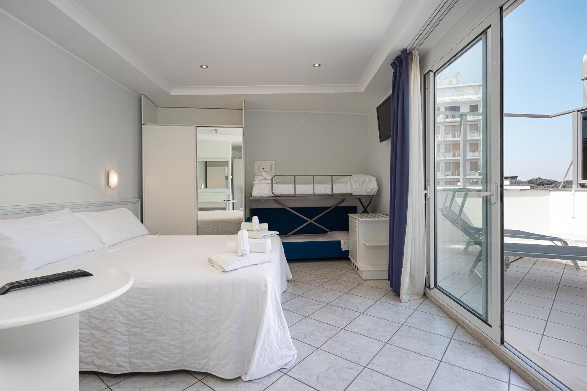 Quadruple Room Terrace