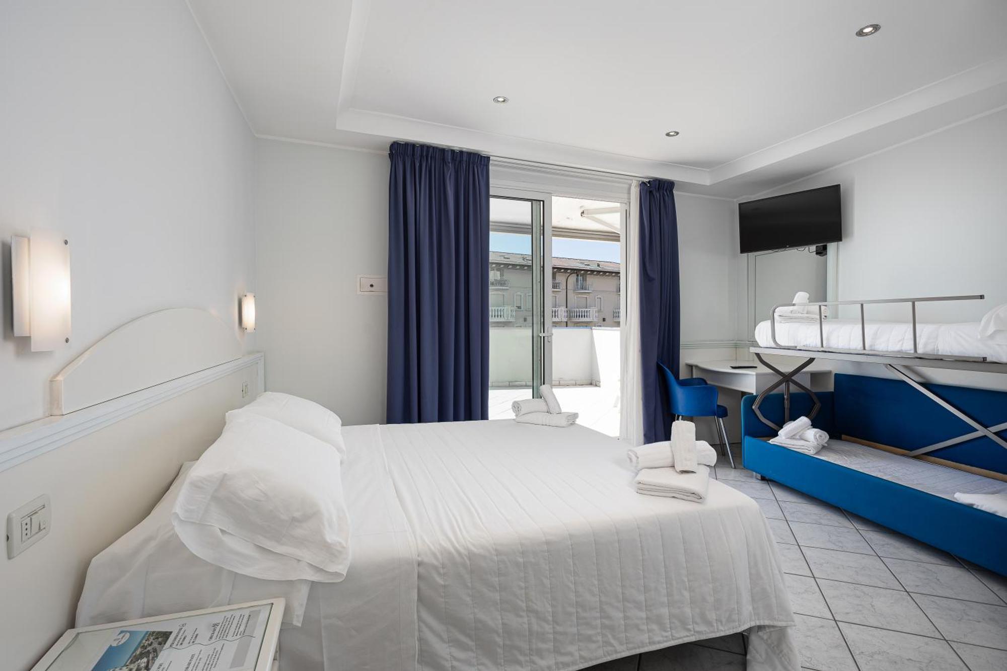 Quadruple Room Terrace