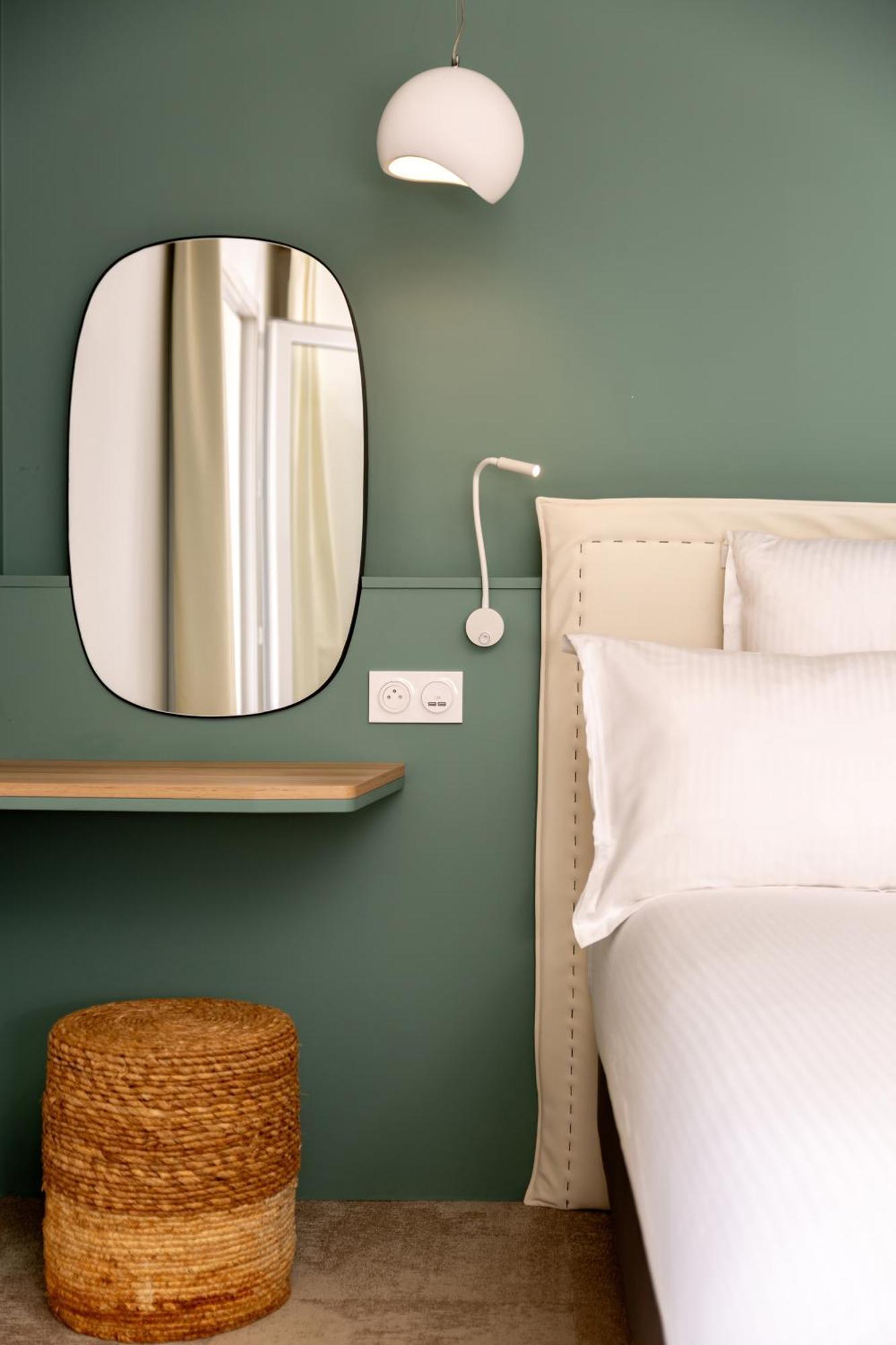 Superior Room 1 Queen Bed