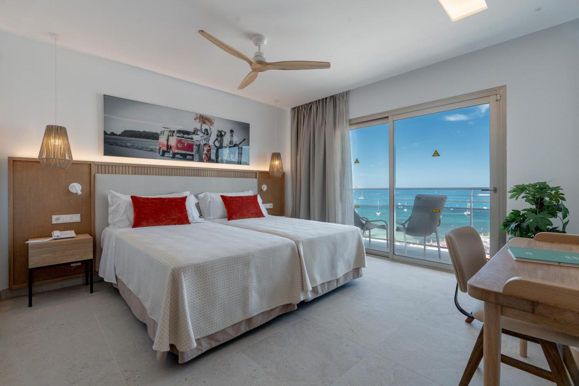 Double or Twin Room Sea View