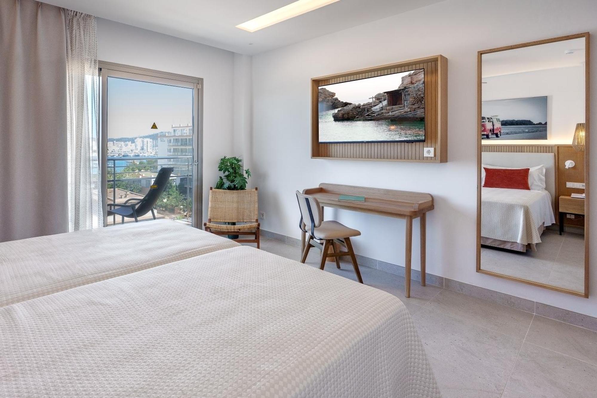 Double or Twin Room Sea View