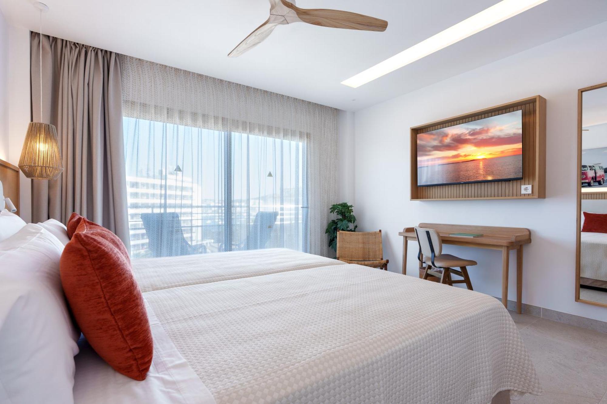 Double or Twin Room Balcony