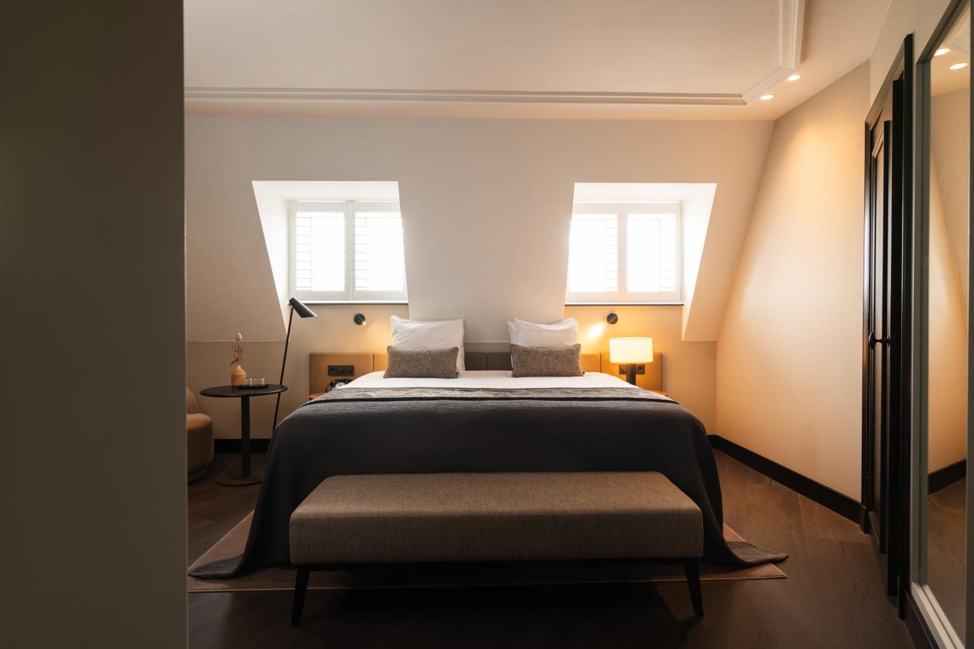 Deluxe room,1669815559:JPEG