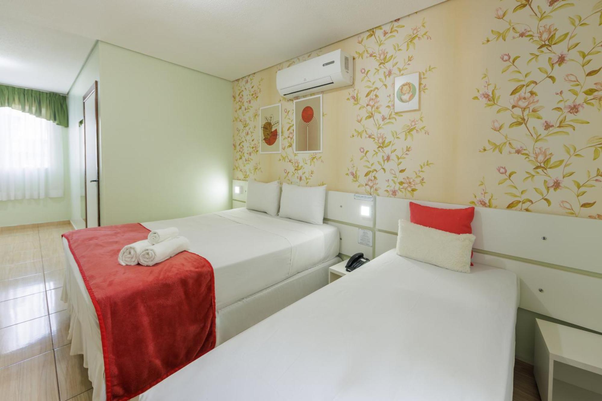 Quarto Triplo Luxo Bloco 01