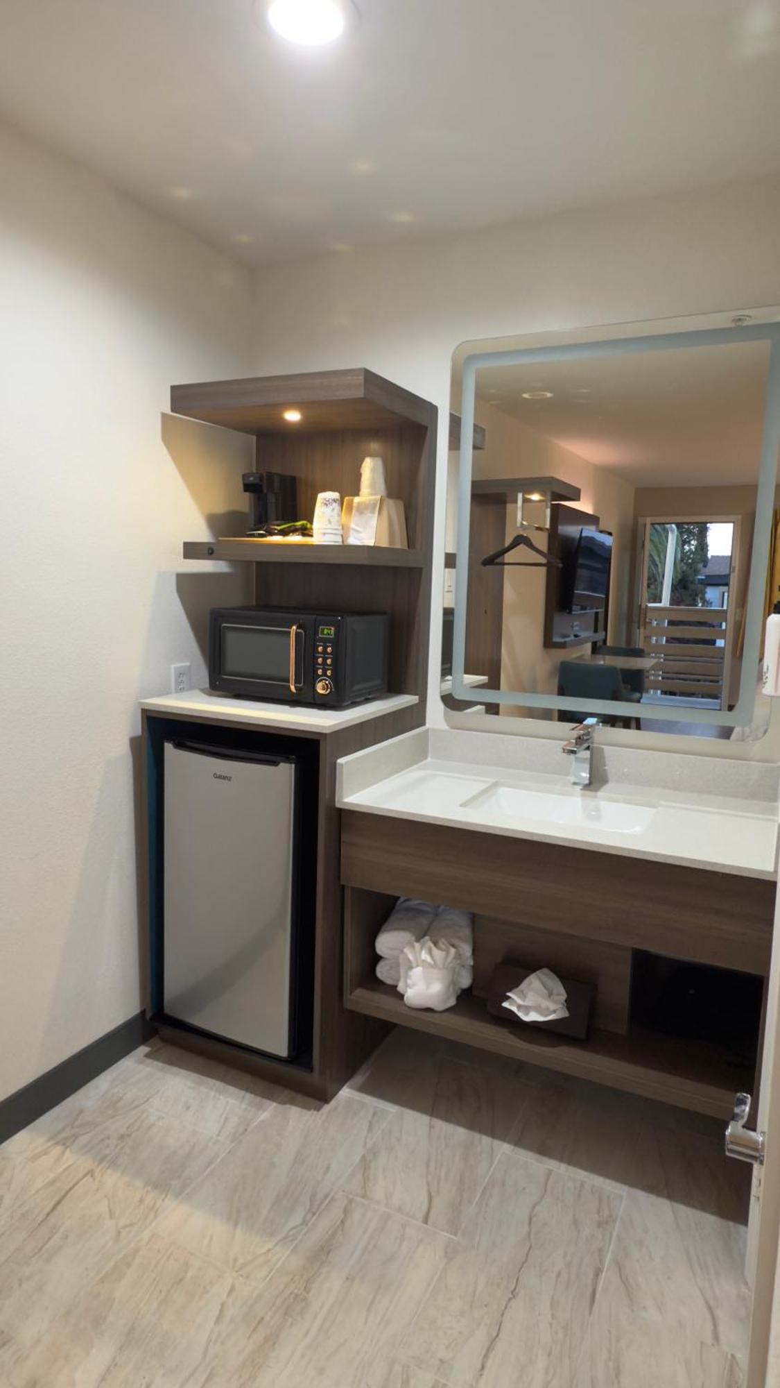 Double Room Two Double Beds Non-Smoking