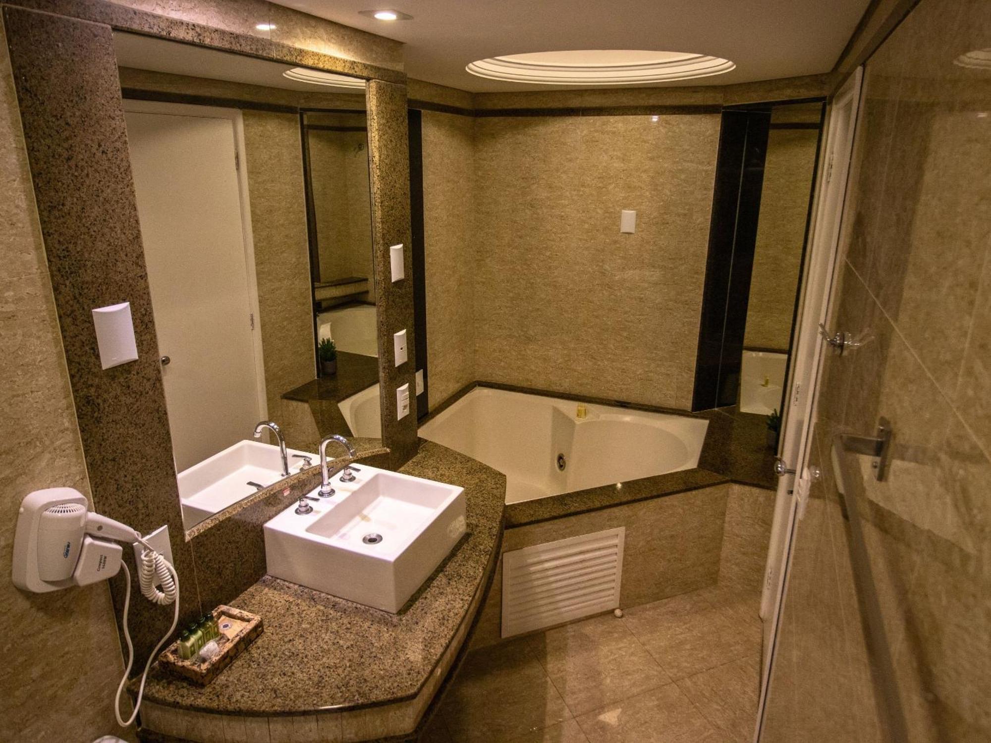 Executive Suite Spa Bath