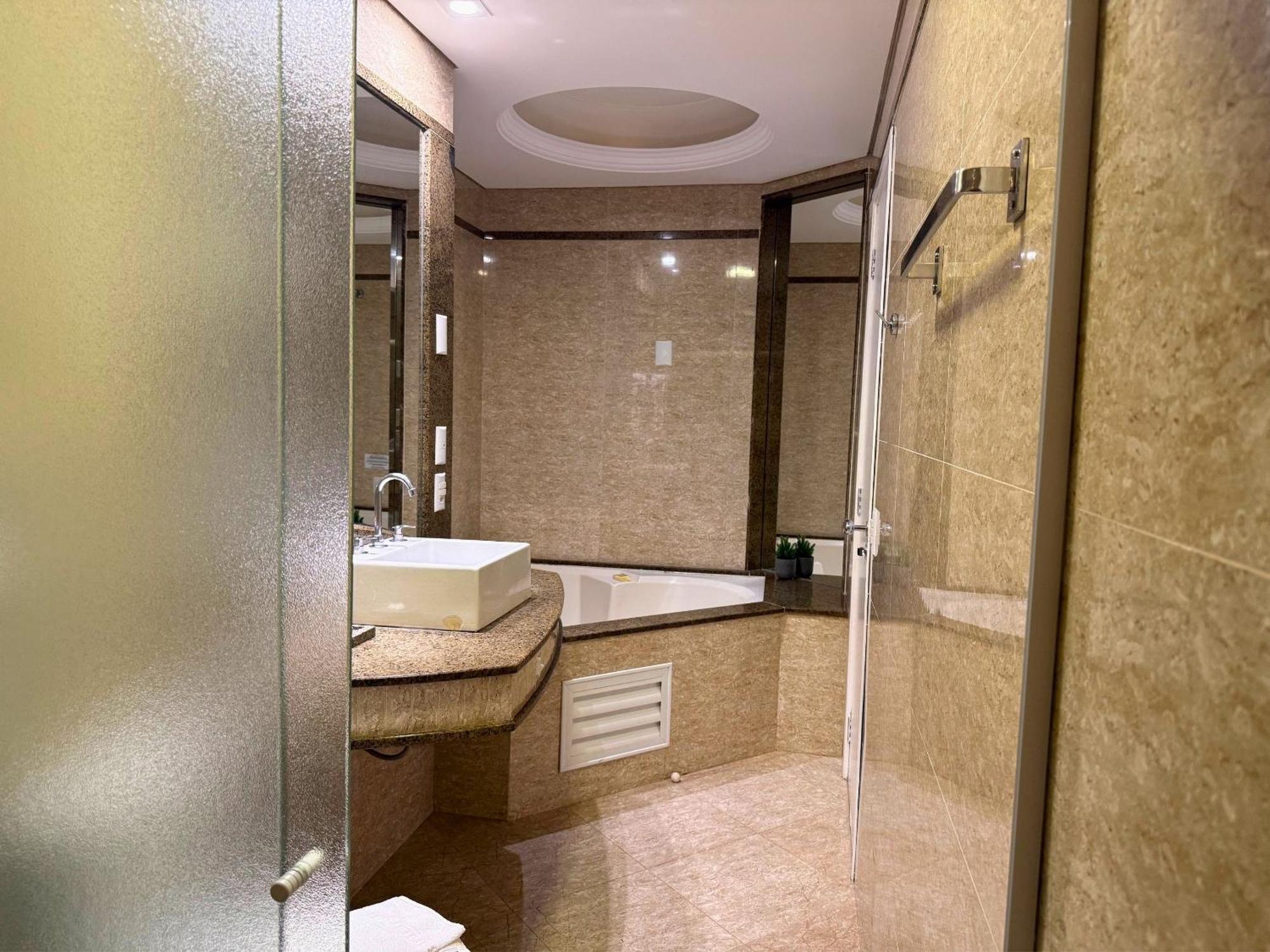 Executive Suite Spa Bath
