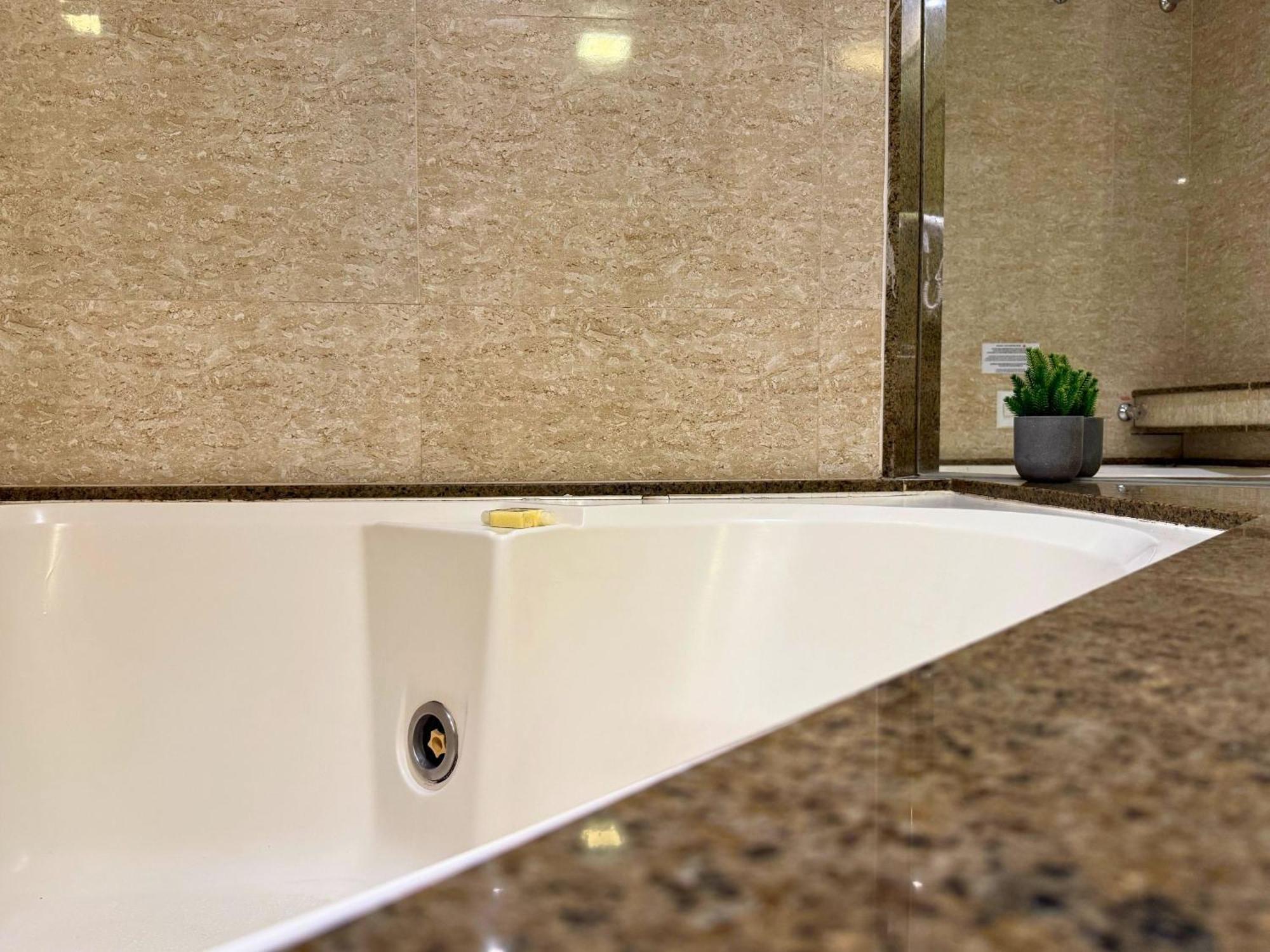 Executive Suite Spa Bath