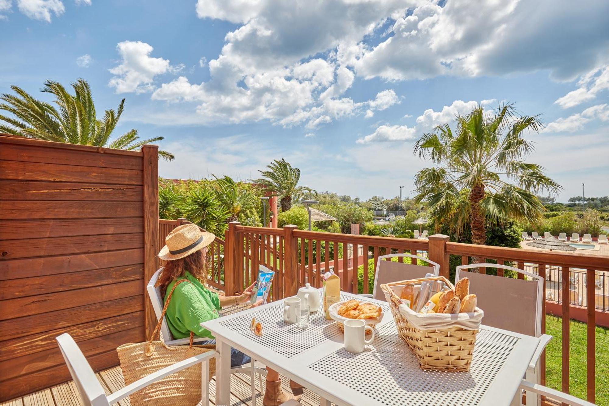 Two-Bedroom Apartment Pool Side