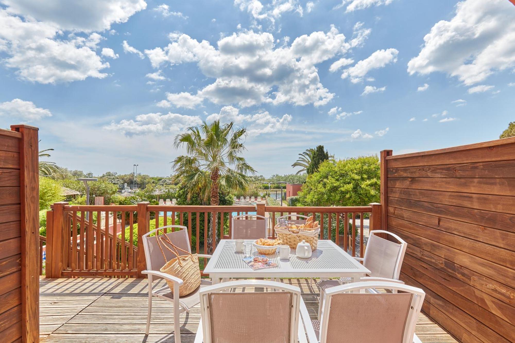 Two-Bedroom Apartment Pool Side