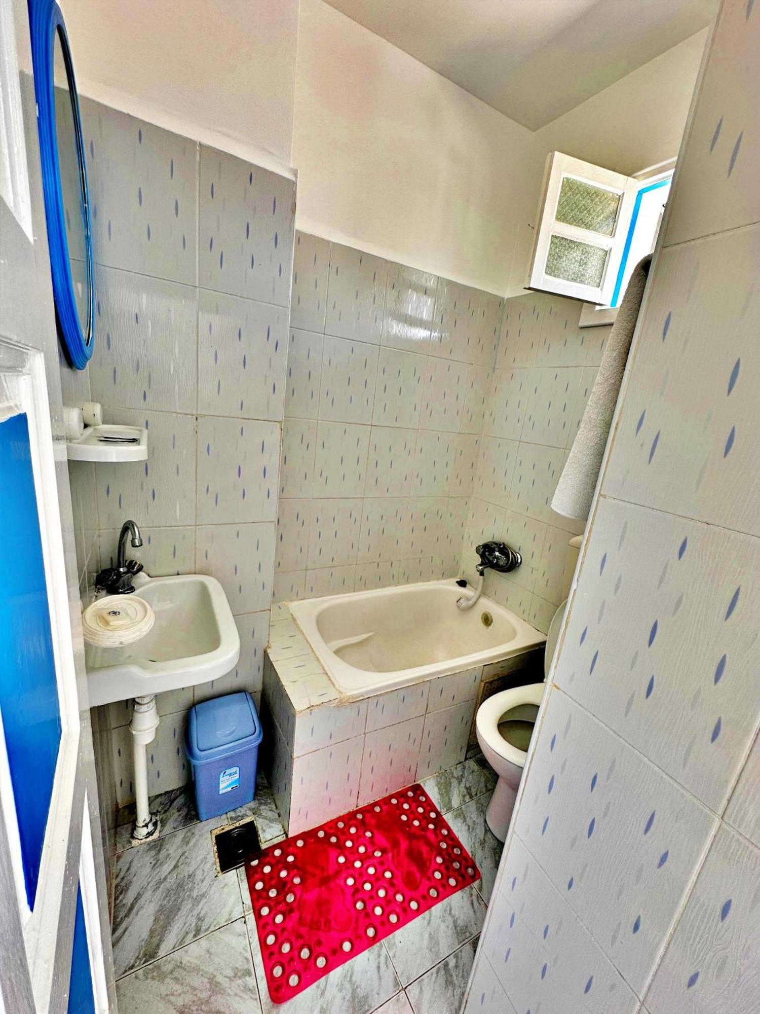 Double or Twin Room Private Bathroom