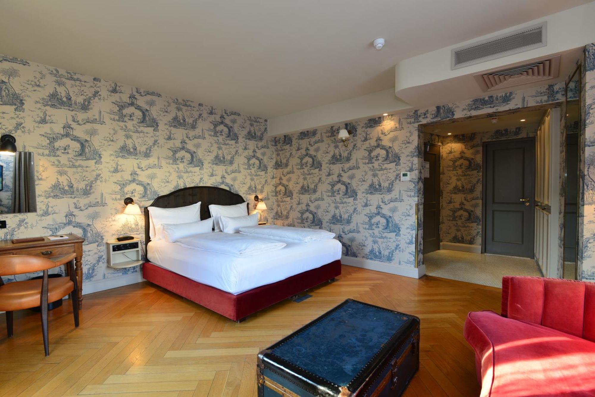 Dom Suite