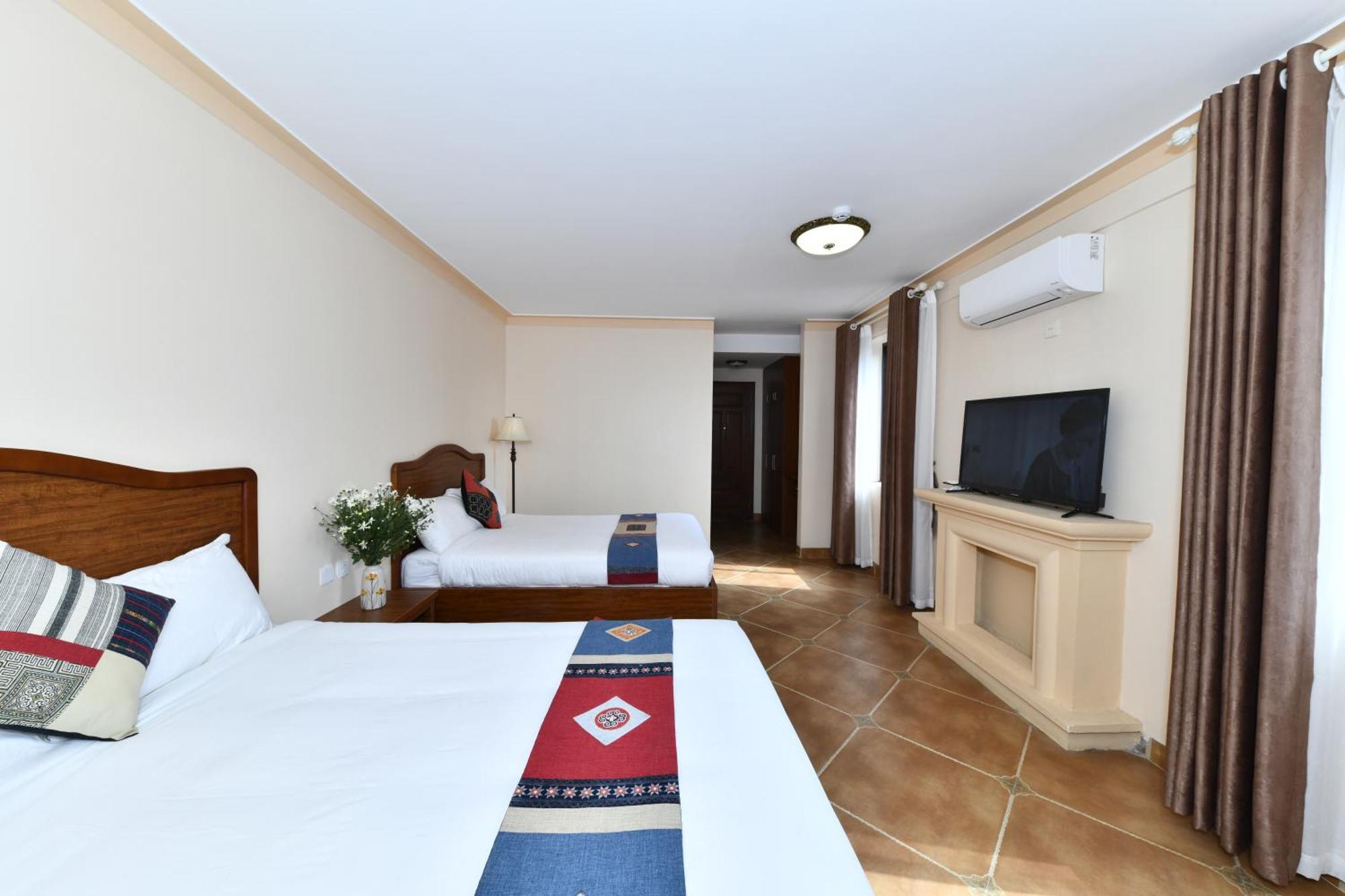 Family Room with Mountain View,1669891733:JPEG