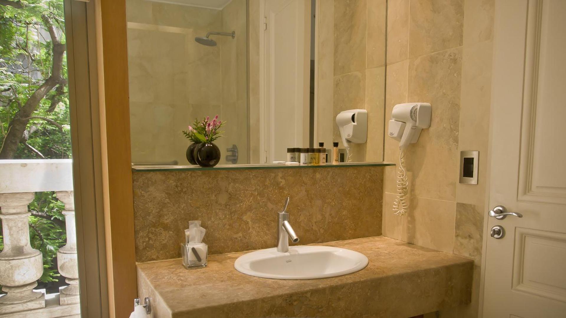 725 Double Room