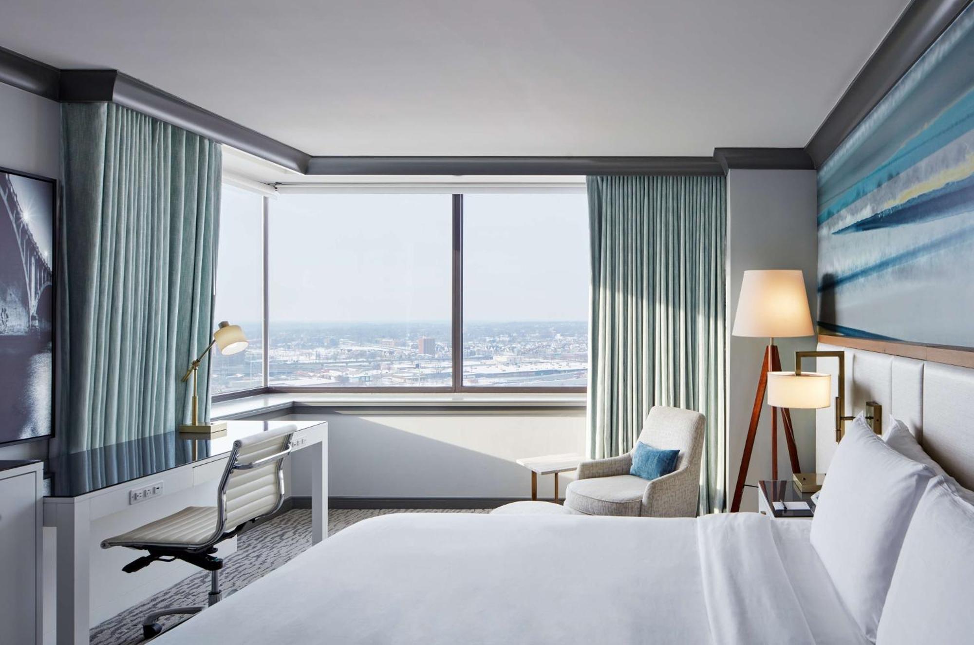 Corner King Room View
