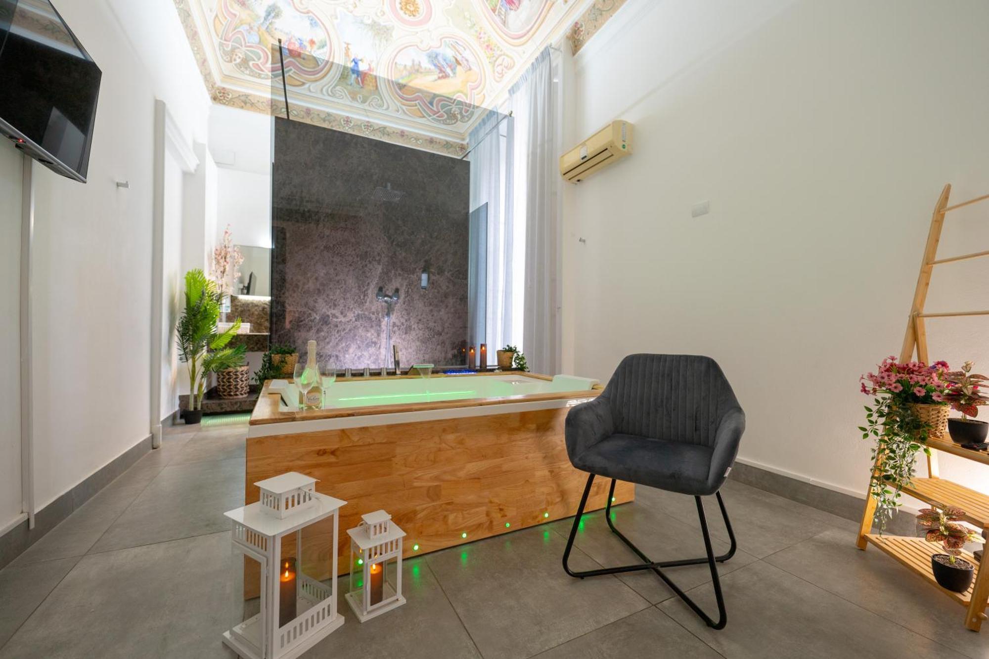 King Suite Spa Bath