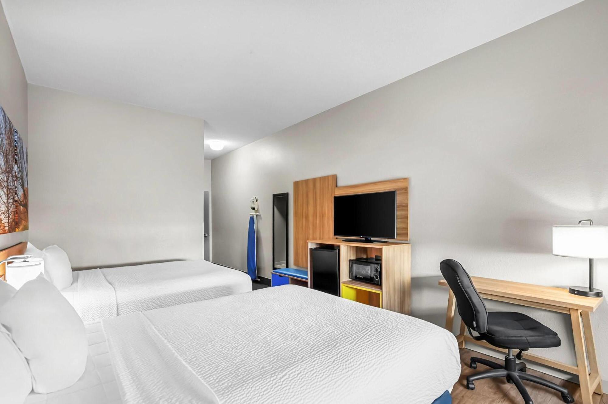 Queen Room with Two Queen Beds - Pet Friendly/Non-Smoking