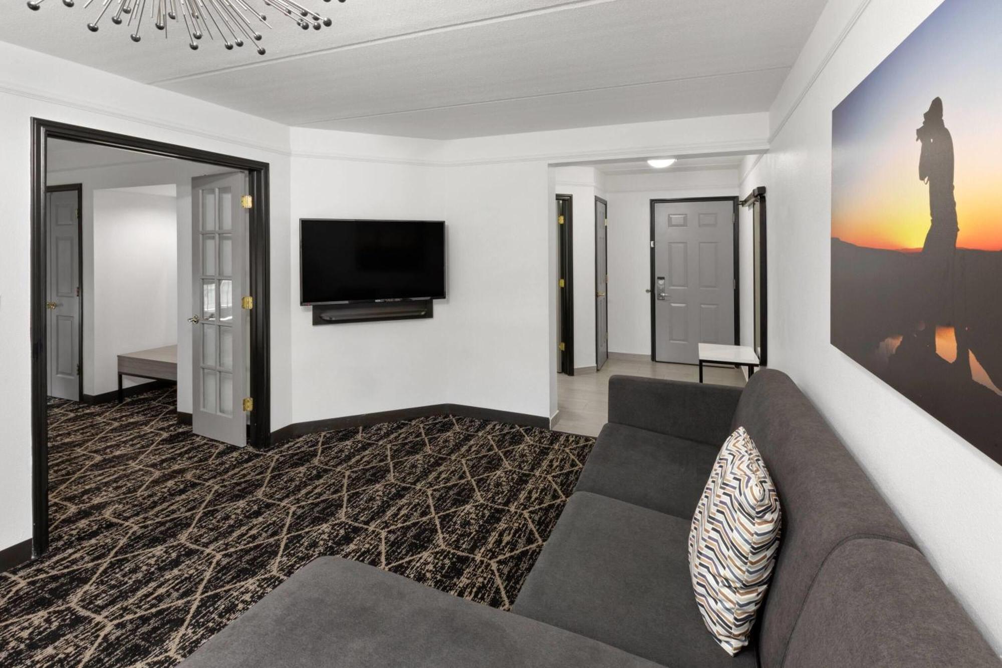 One-Bedroom King Suite Non-Smoking
