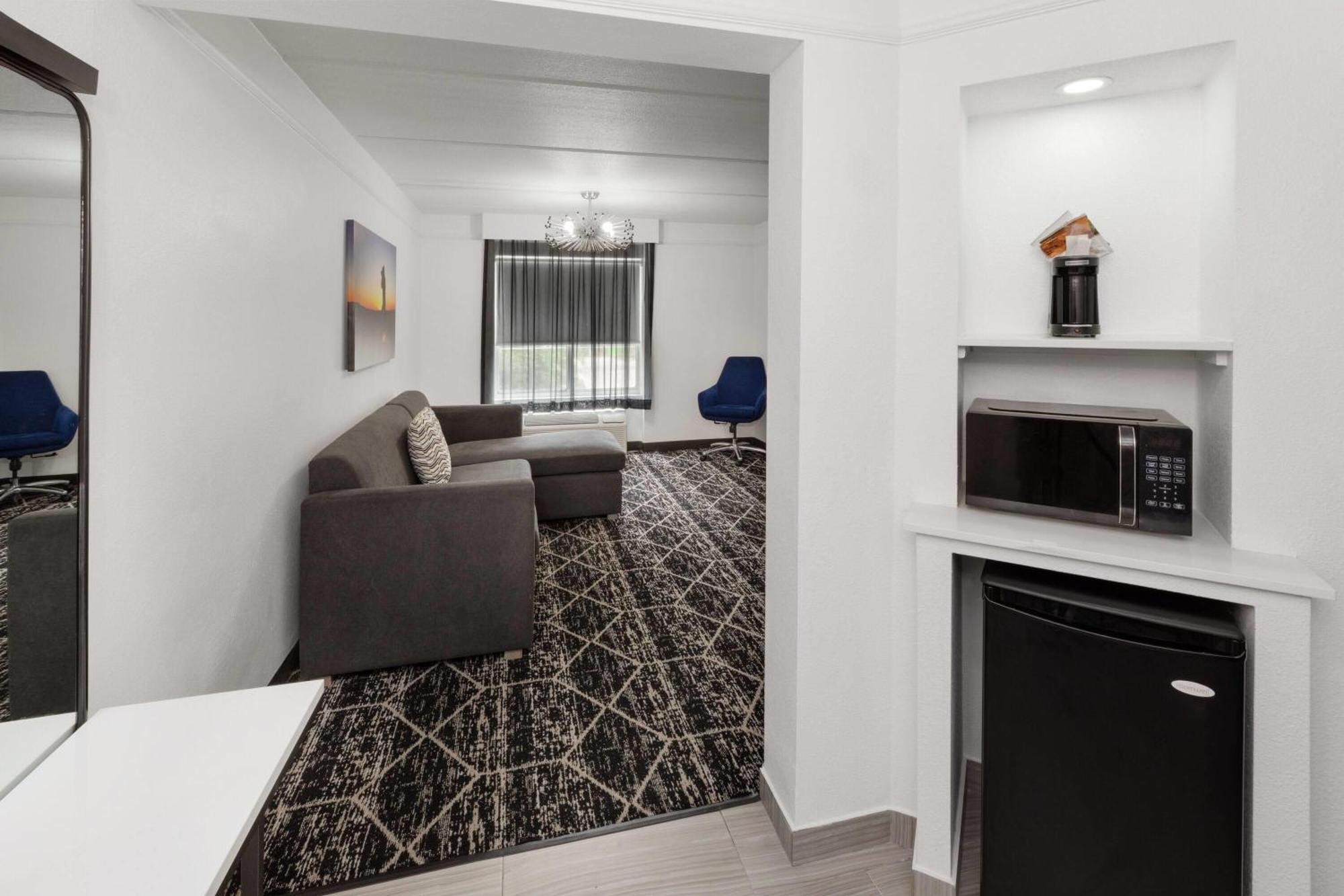 One-Bedroom King Suite Non-Smoking