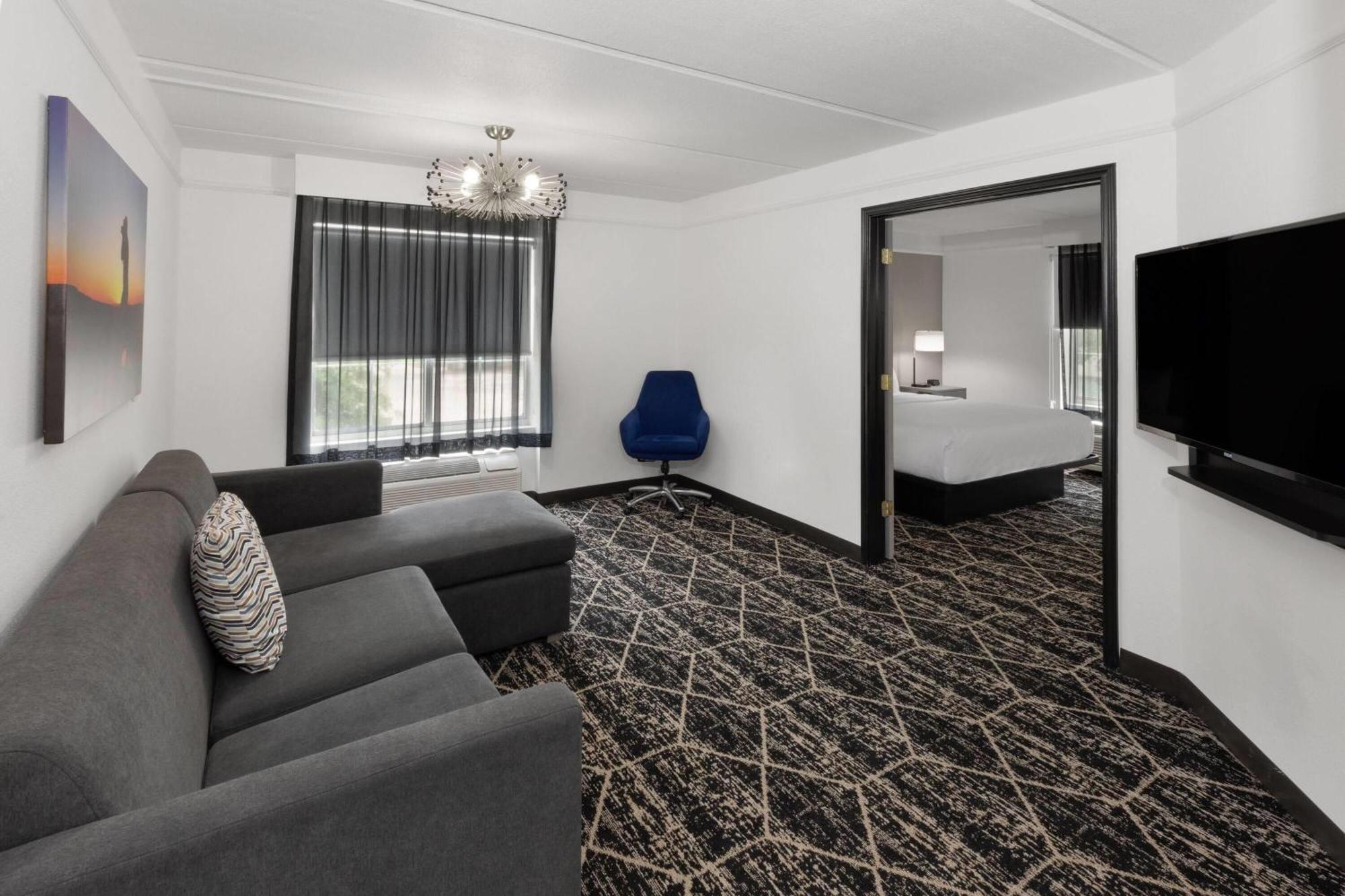One-Bedroom King Suite Non-Smoking