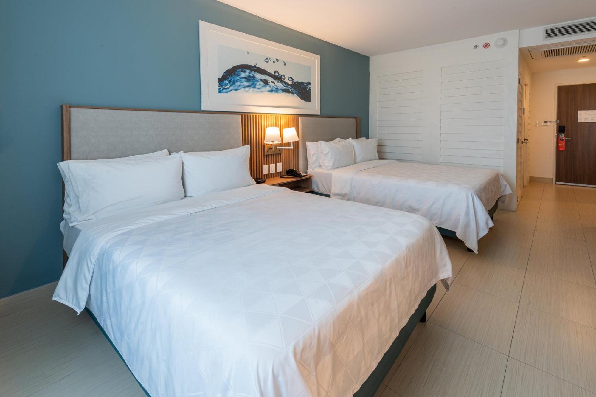 Standard Queen Room with Two Queen Beds and Balcony,1670715141:JPEG