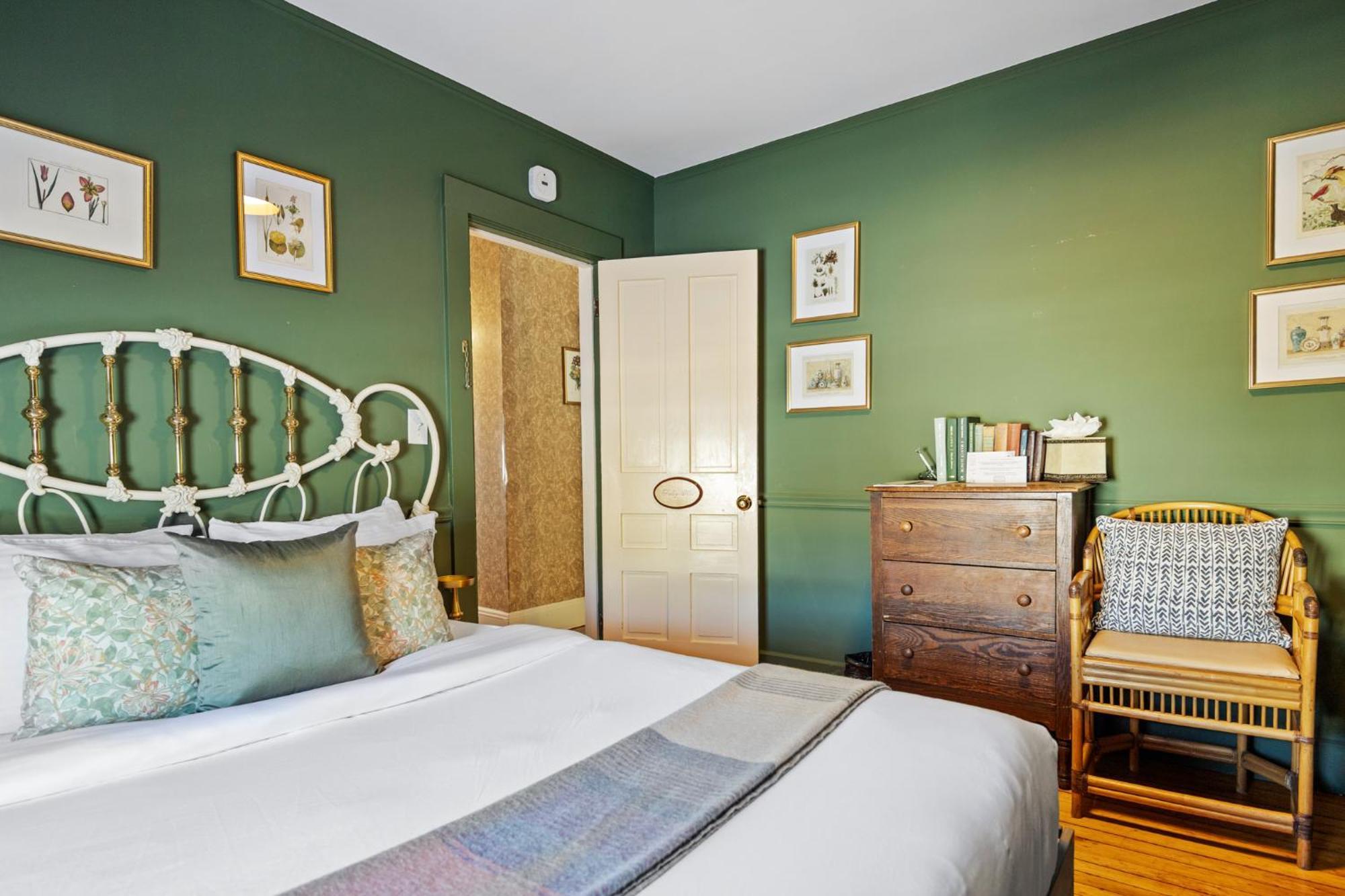 Double Room Private External Bathroom
