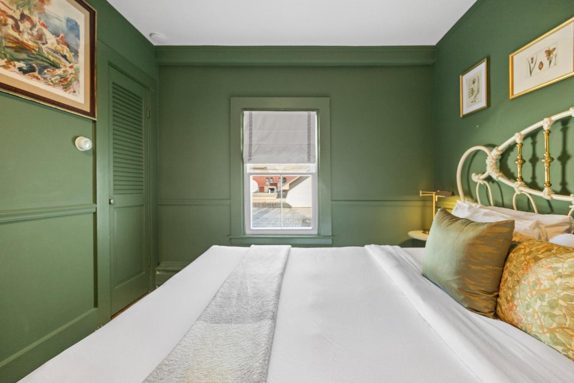 Double Room Private External Bathroom