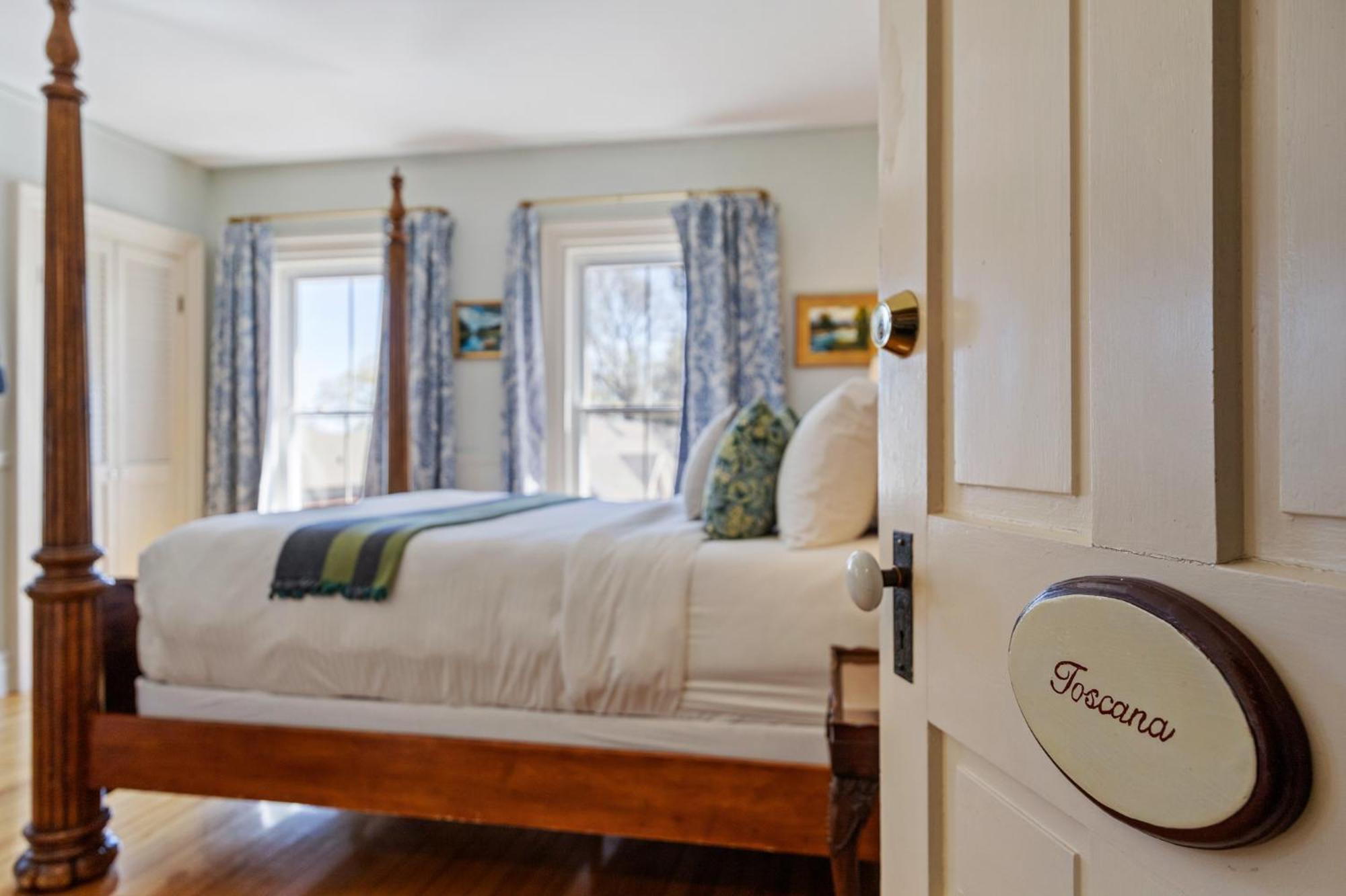 Queen Room