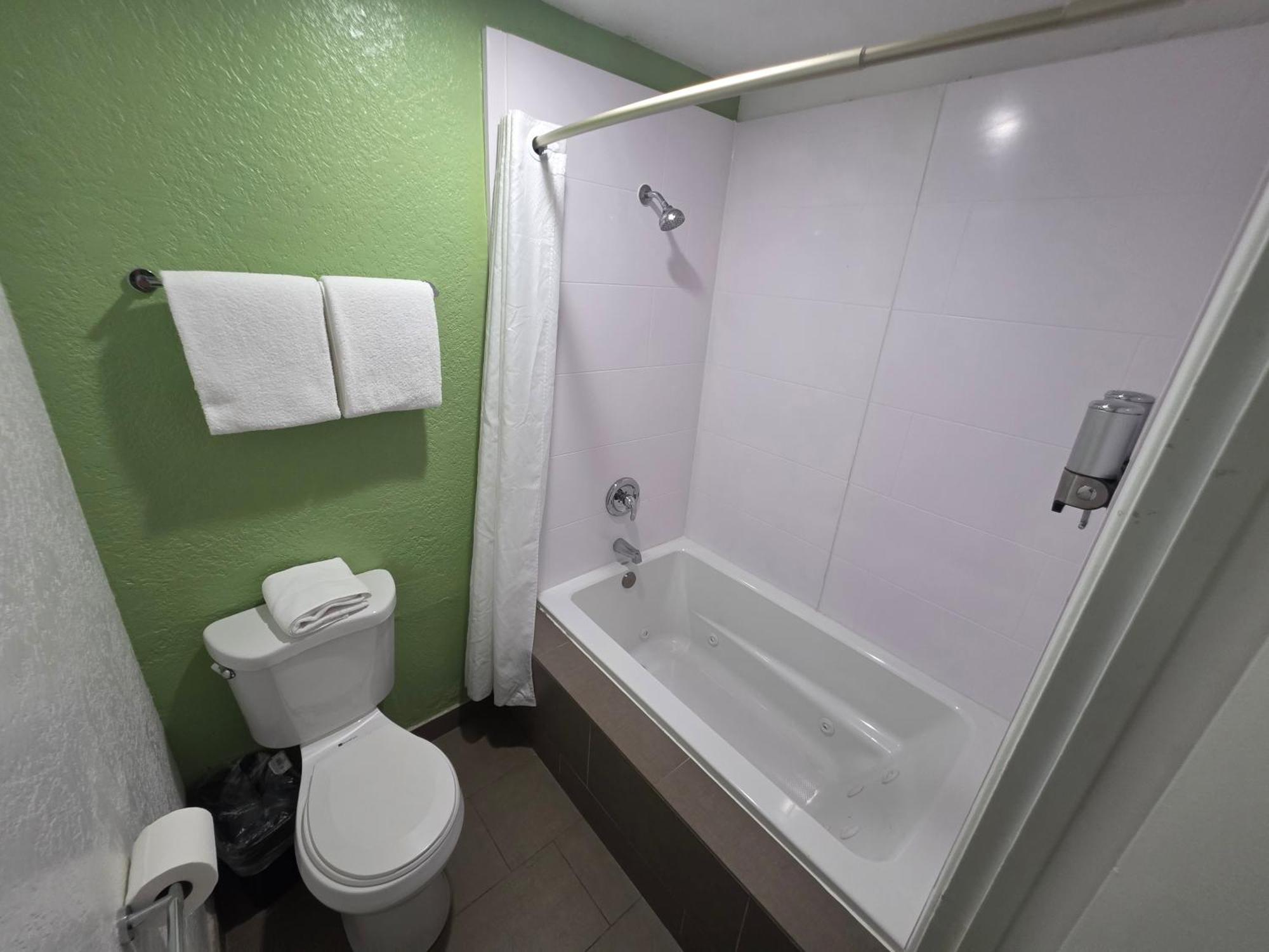 King Suite Spa Bath