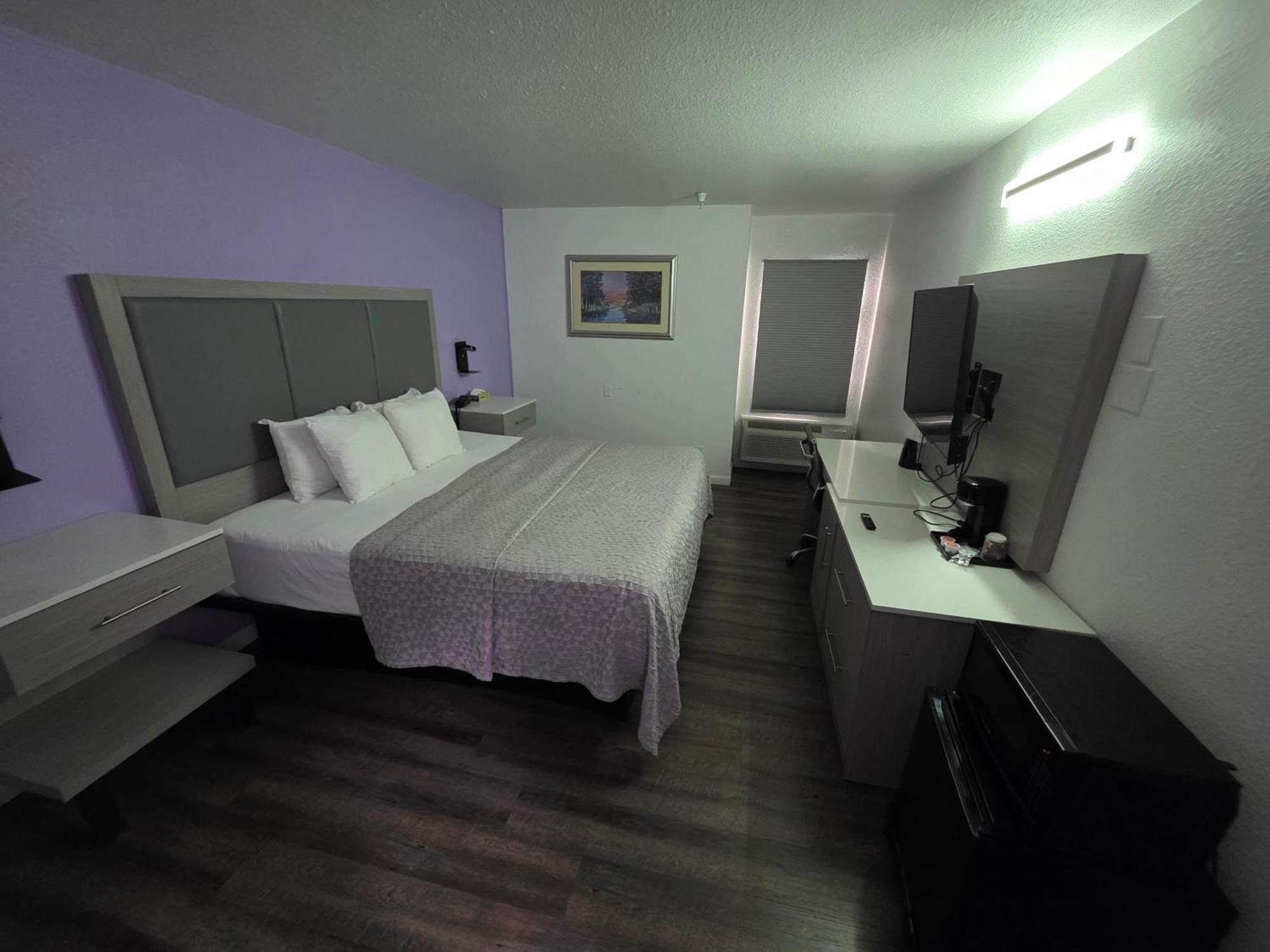 King Suite Spa Bath