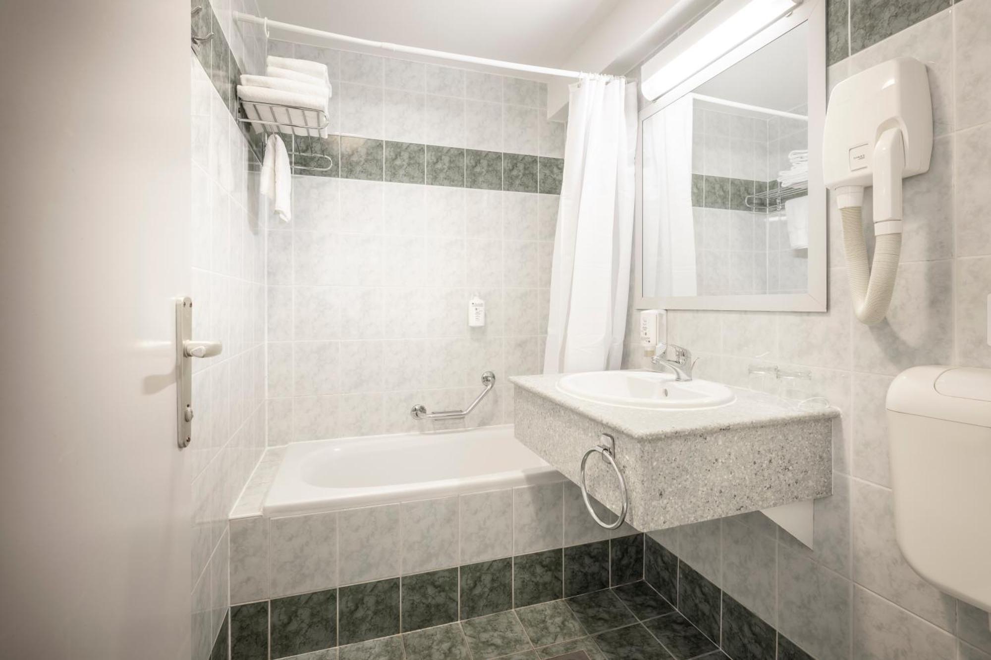 Superior One-Bedroom Apartment