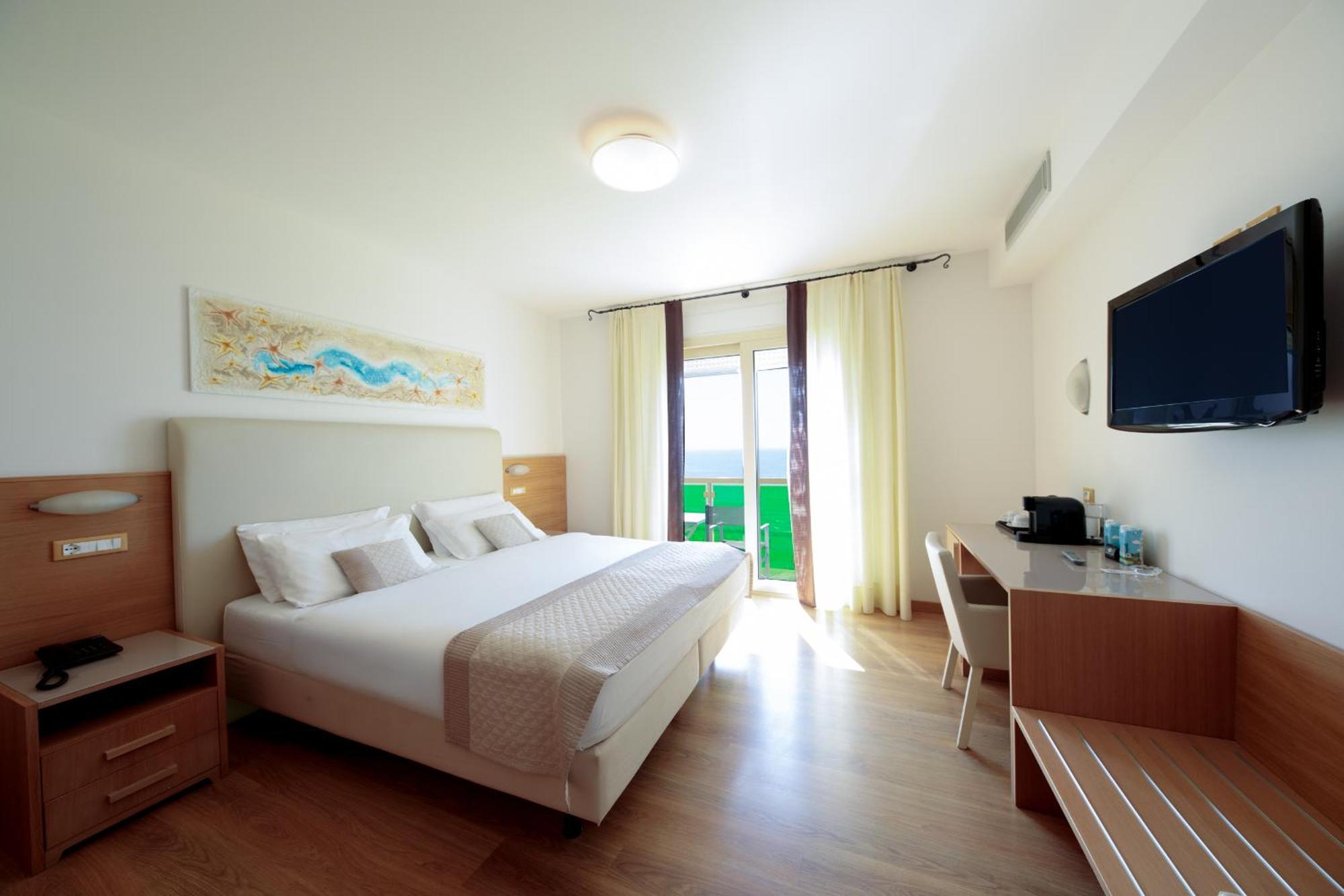 Superior Double Room Frontal Sea View