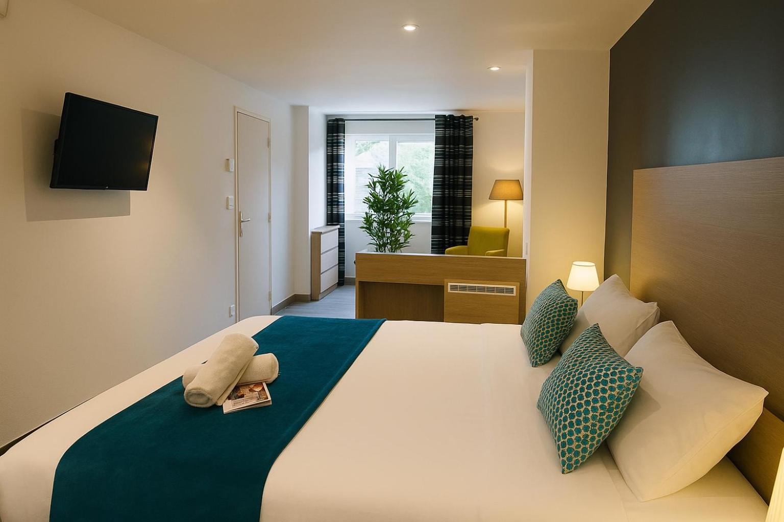 Suite Terrace heated swimming pool access