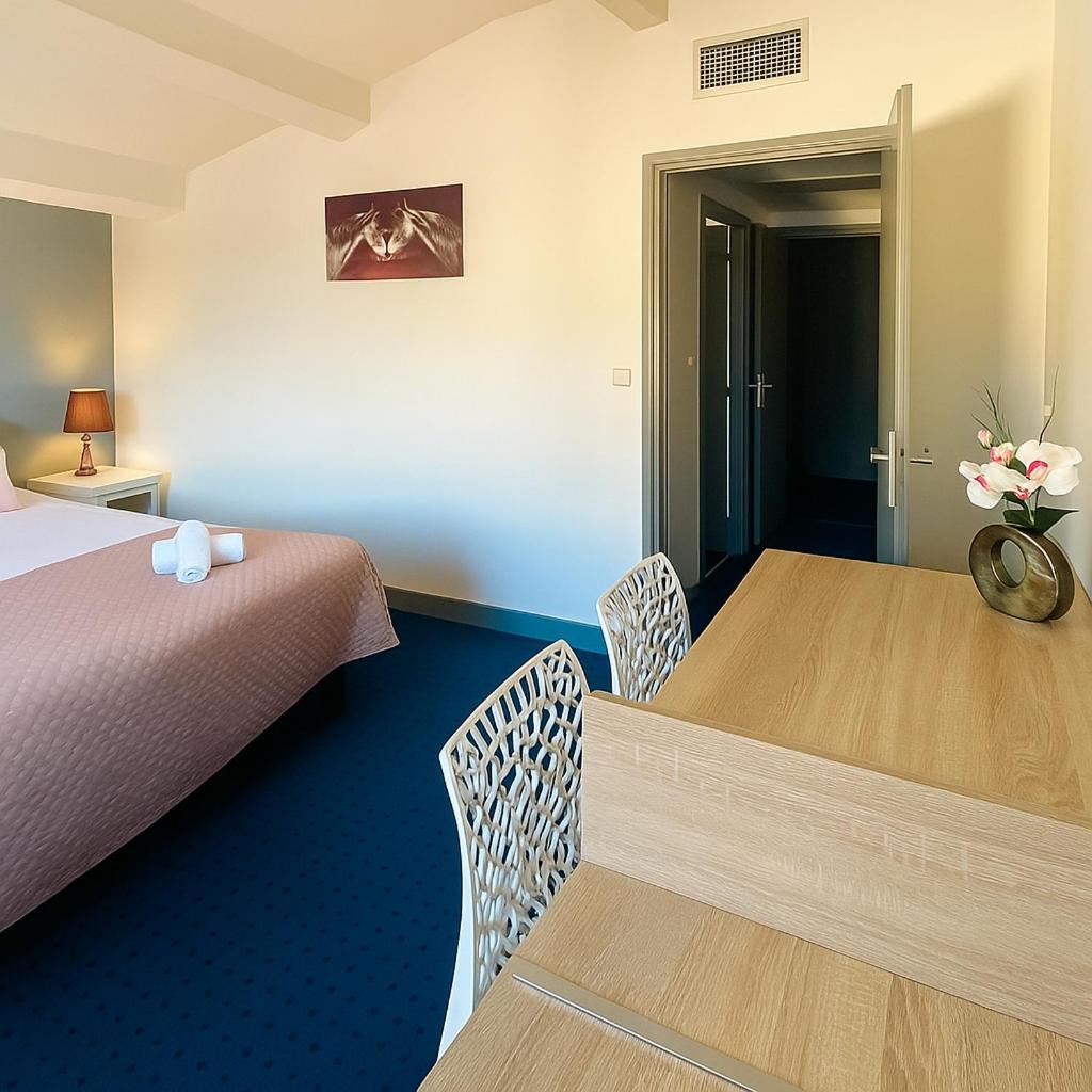 Connecting Rooms heated swimming pool access