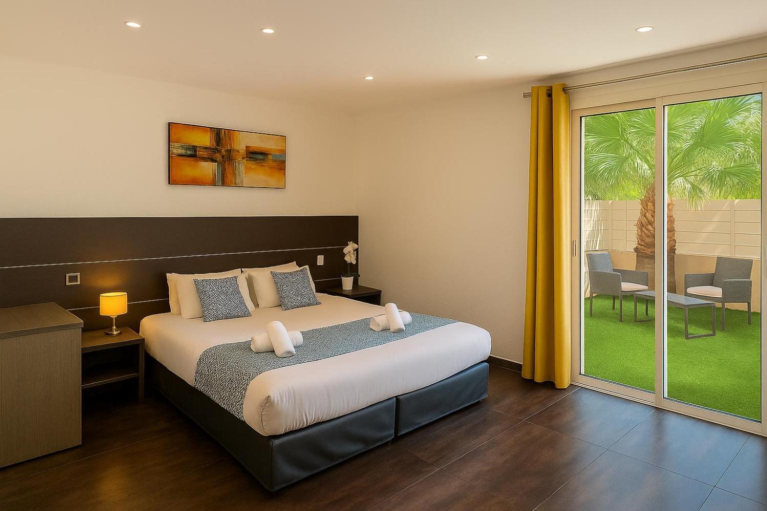 Junior Suite Terrace heated swimming pool access