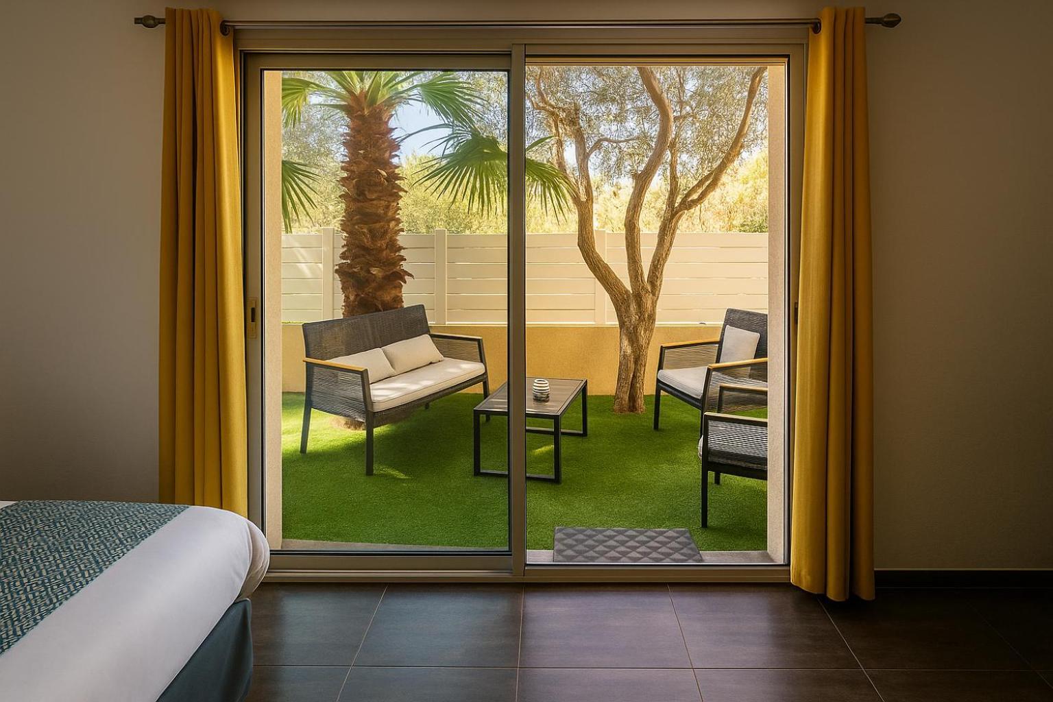 Junior Suite Terrace heated swimming pool access