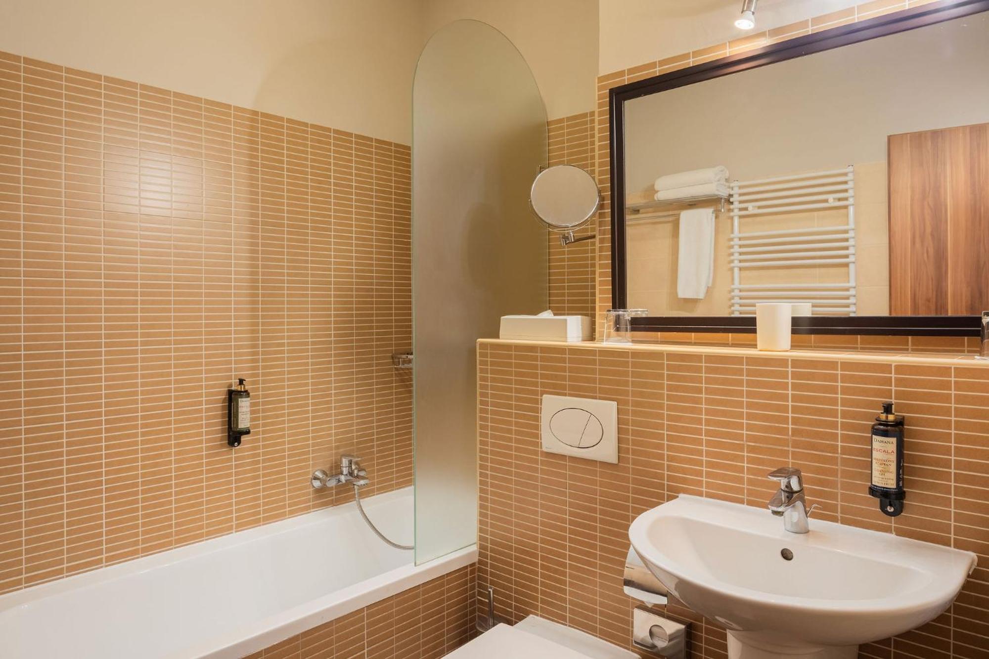 Deluxe One-Bedroom Suite
