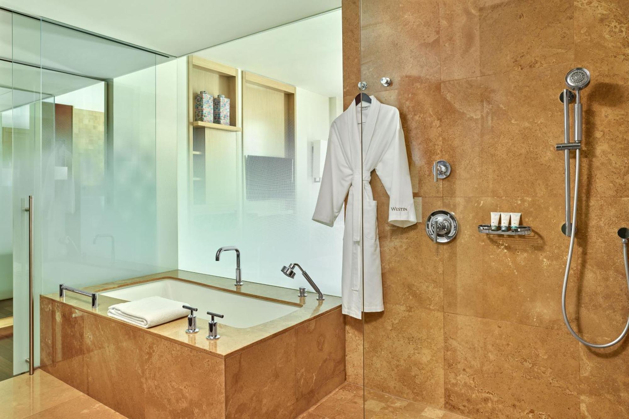 Grand Deluxe Guest Room 2 Queen Mid Floor