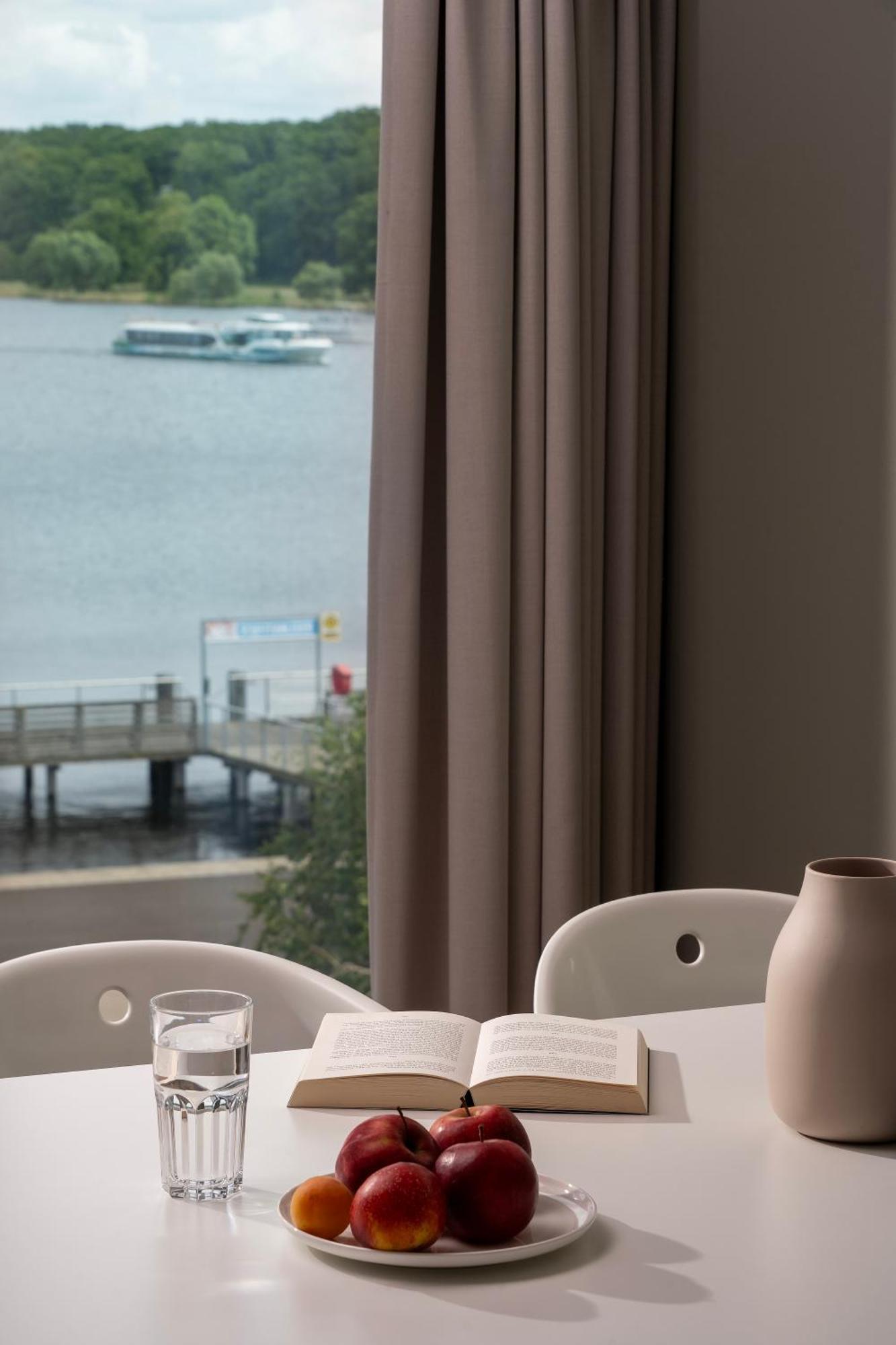 One-Bedroom Apartment Lake View
