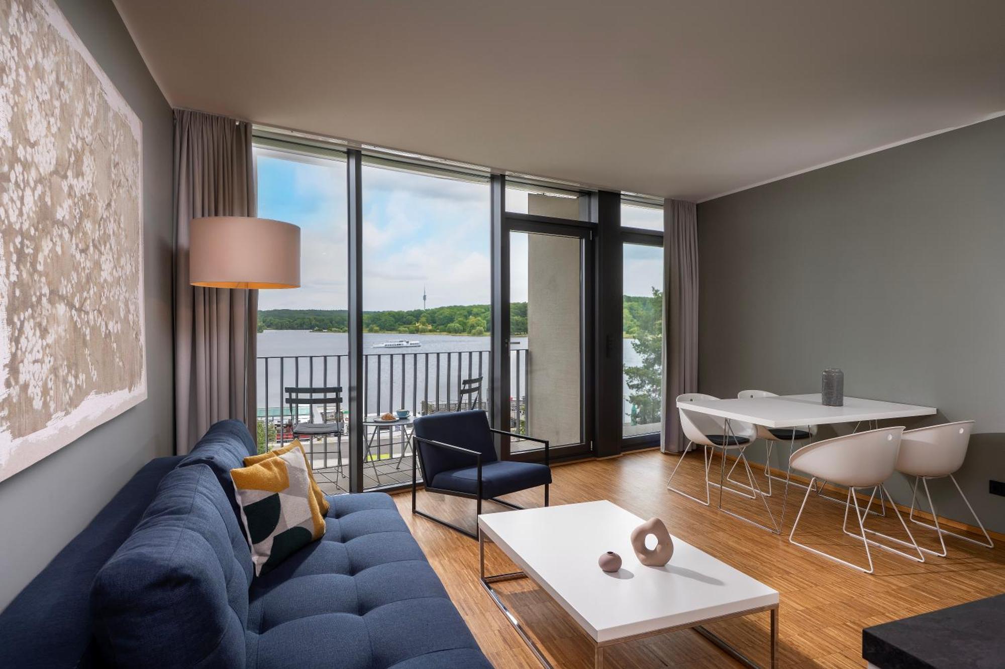 One-Bedroom Apartment Lake View
