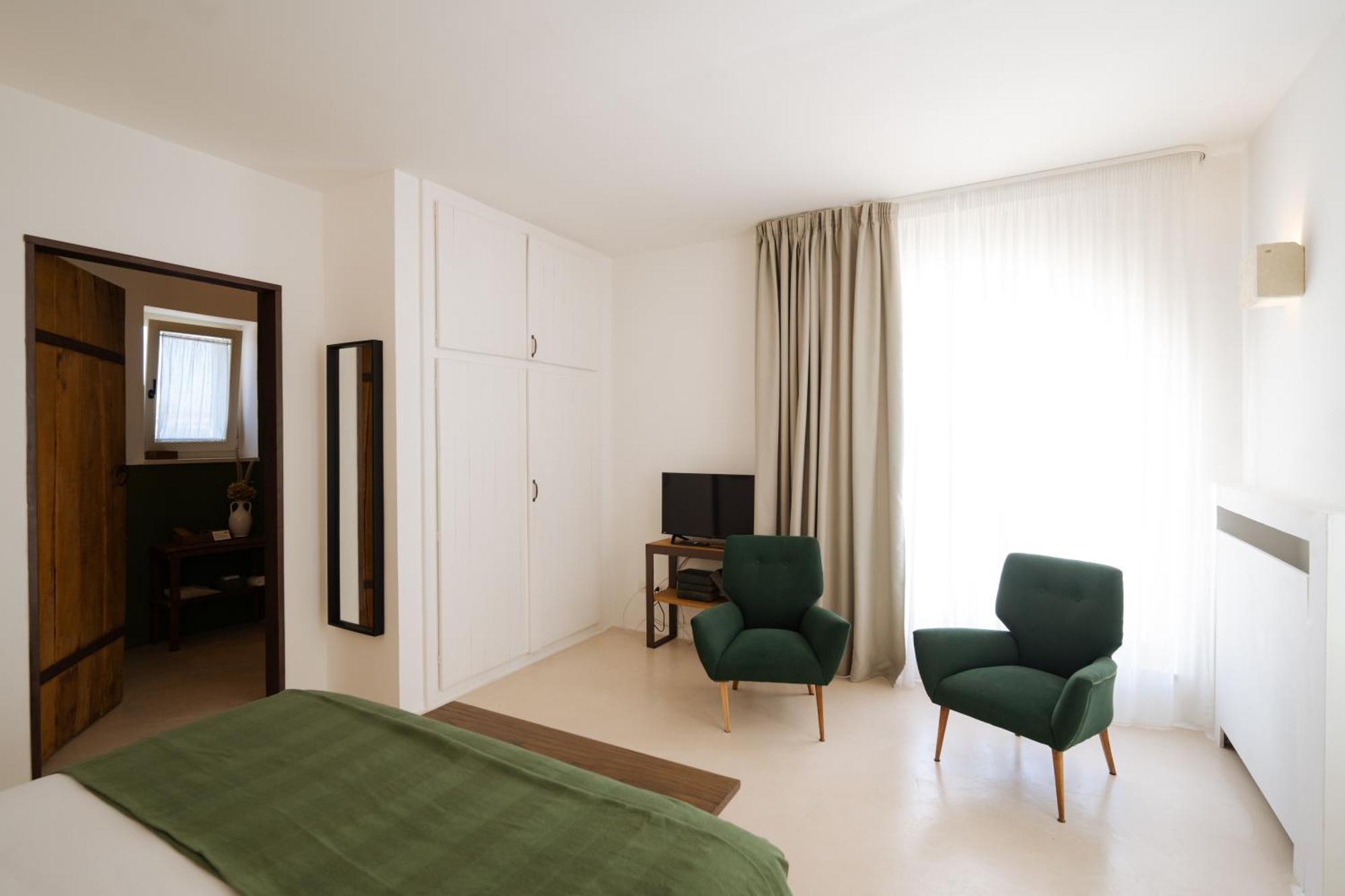Deluxe Double Room Garden View