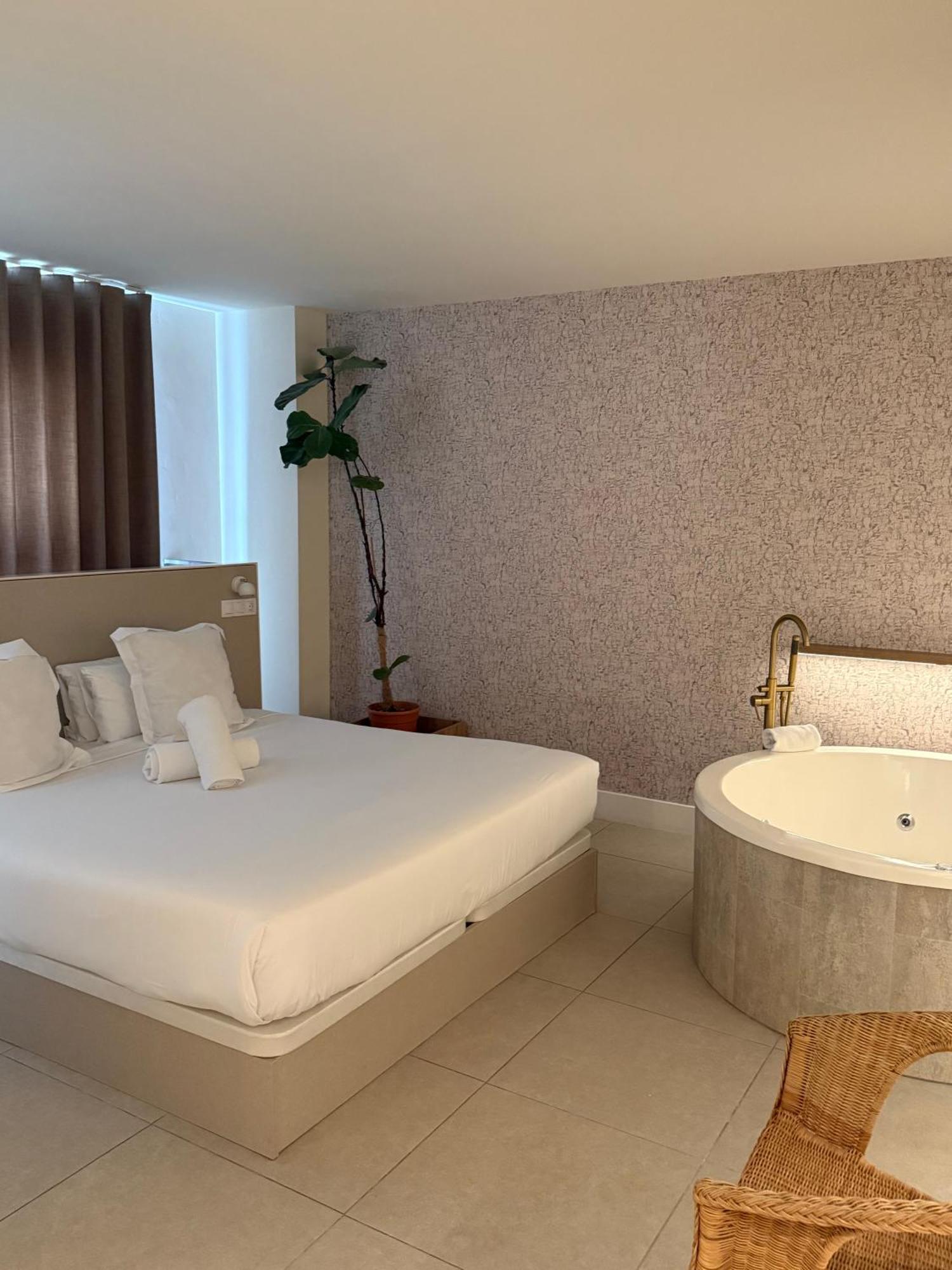 One-Bedroom Apartment Spa Bath
